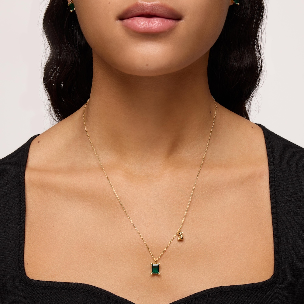 Short 18kt gold plating over silver bear motif Necklace with lab-grown emerald Bold Bear LGG image number 5