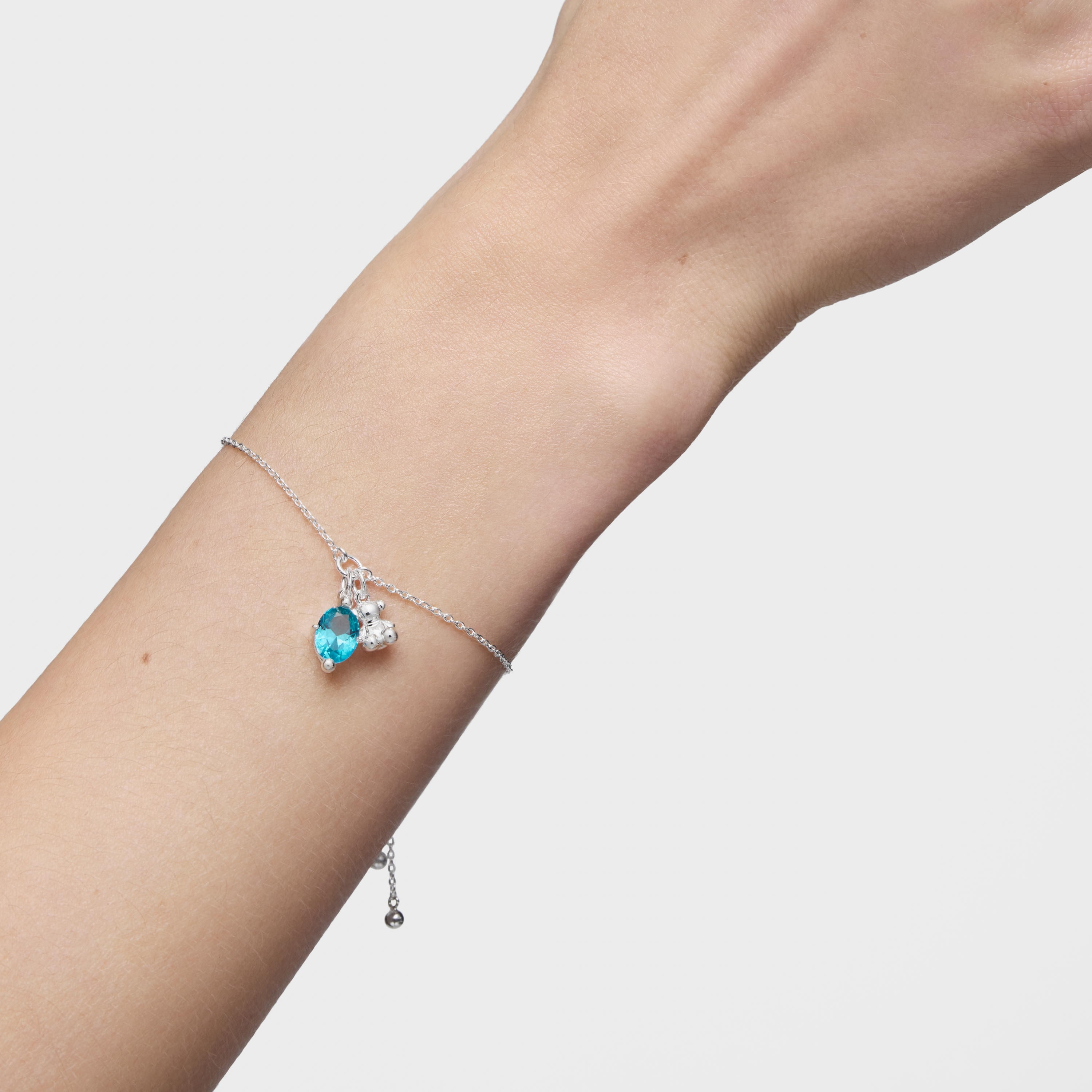 Silver bear motif chain Bracelet with lab-grown blue sapphire Bold Bear LGG