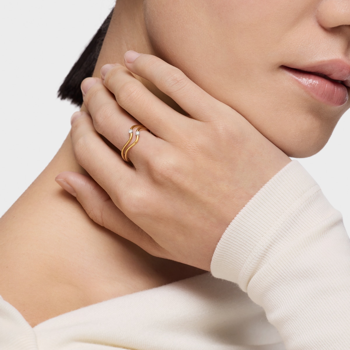 Gold wave-shaped Ring with Diamonds Daisy