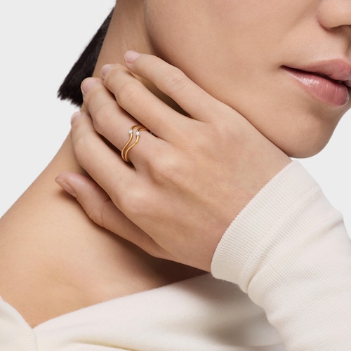 Gold wave-shaped Ring with Diamonds Daisy