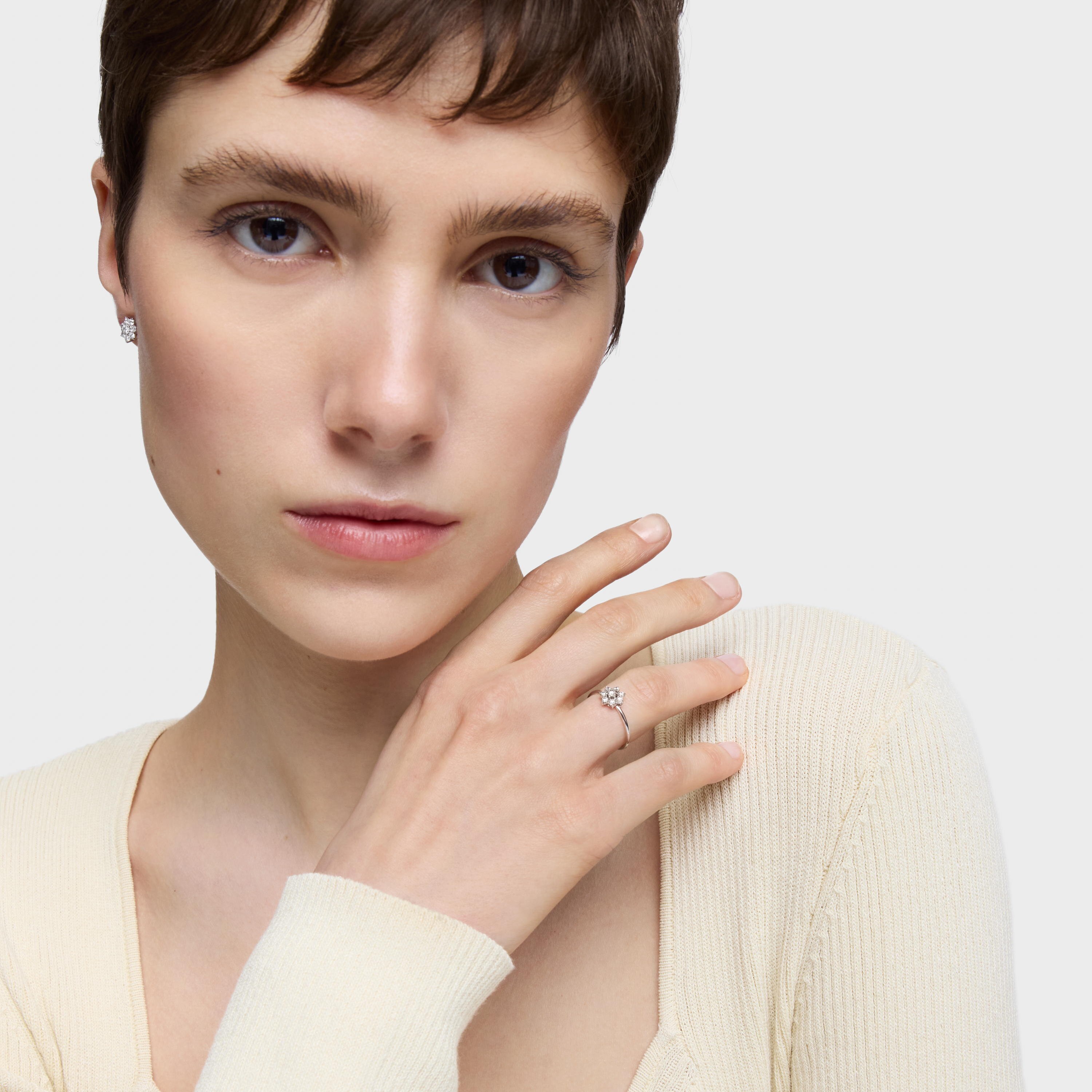 White gold Ring with diamond Daisy