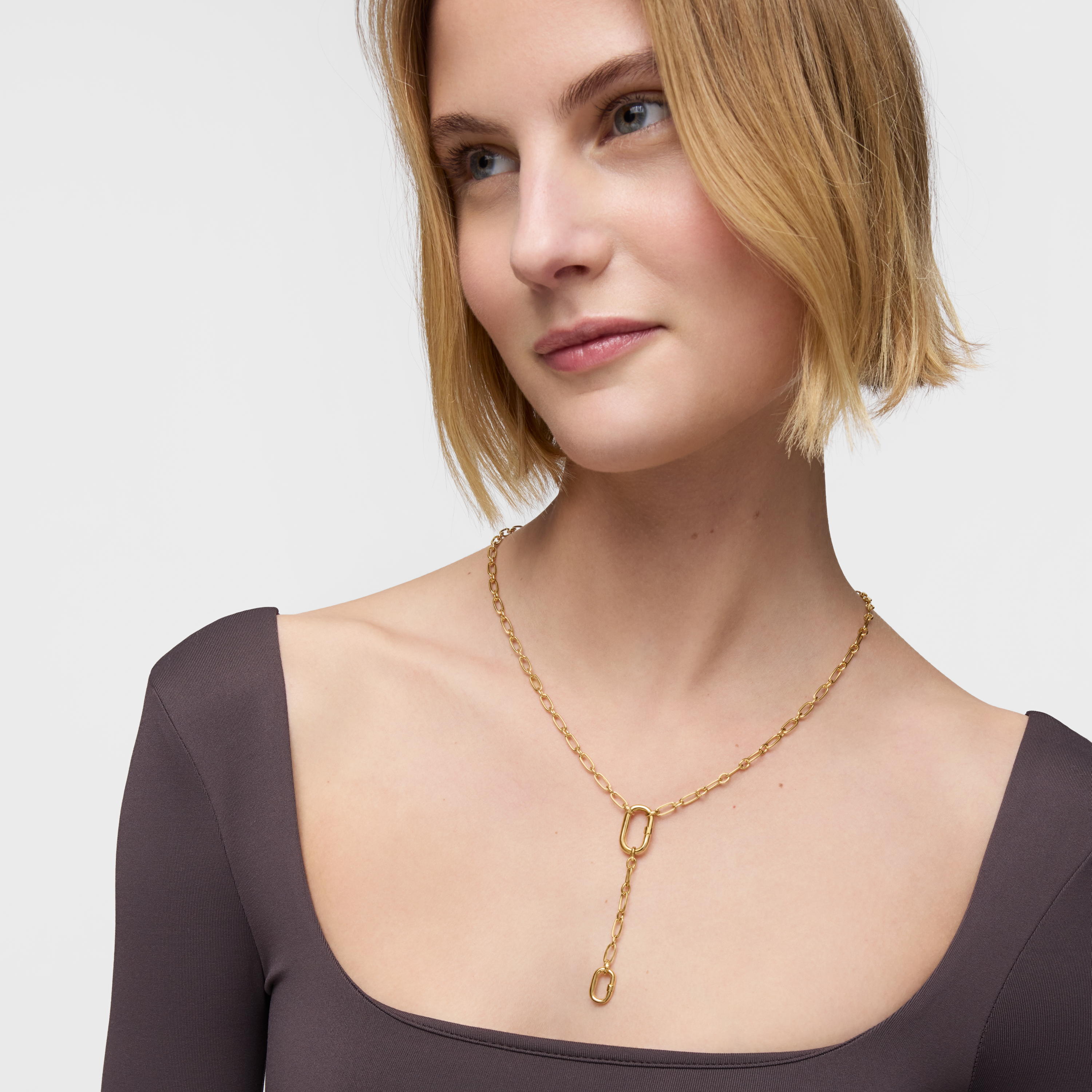 Medium 18K gold vermeil Necklace with pendant detail and ring Hold Oval