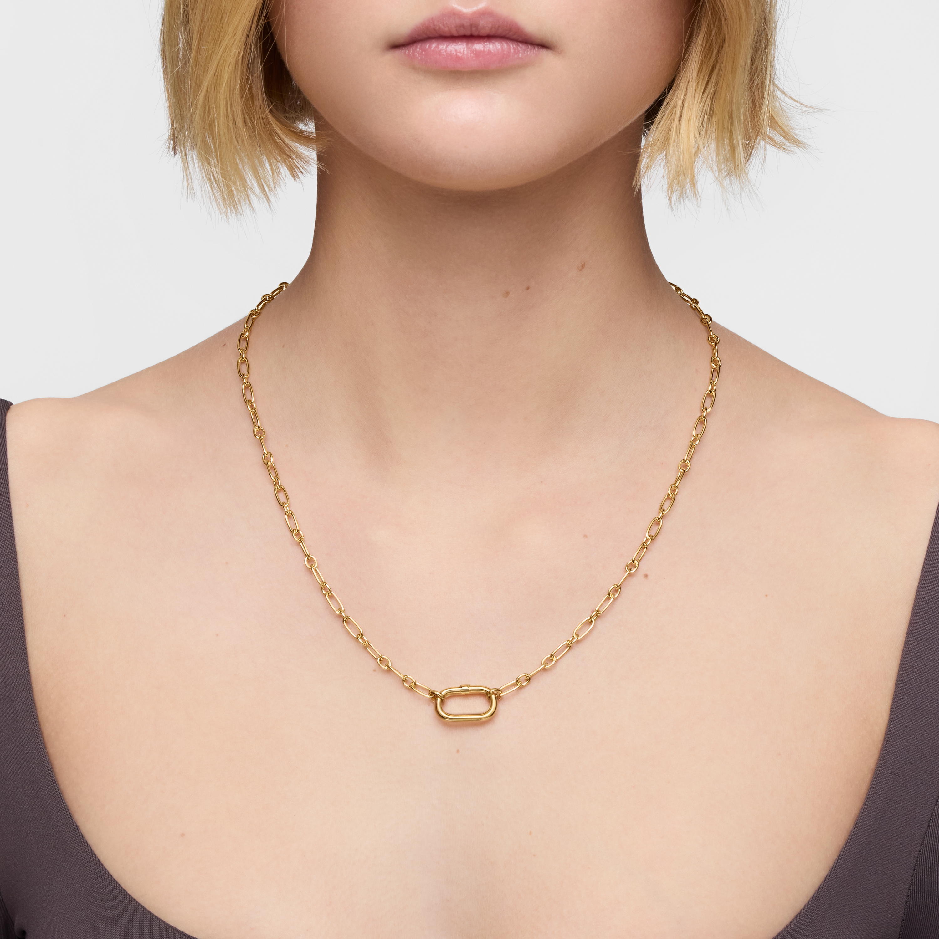Medium 18K gold vermeil Necklace with pendant detail and ring Hold Oval