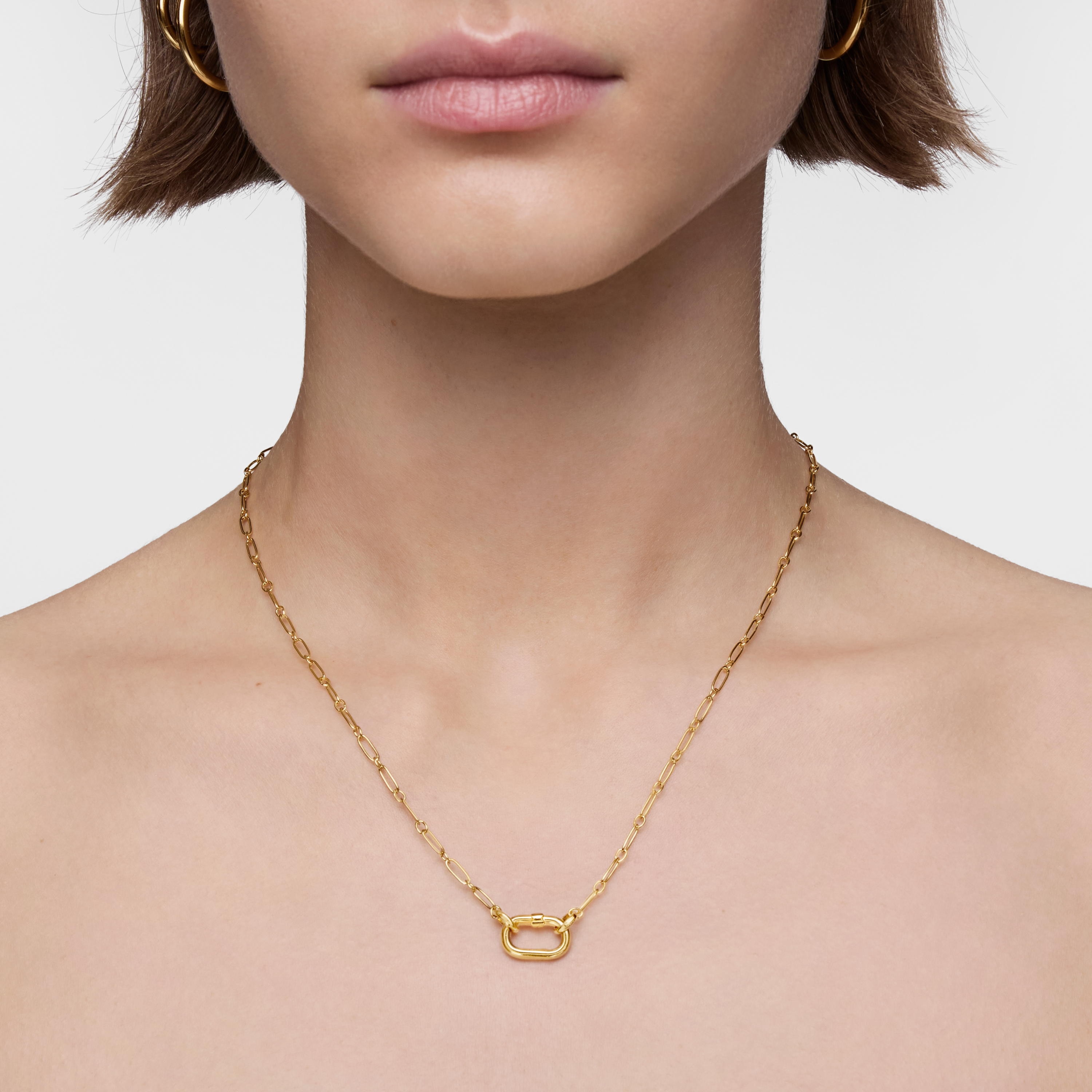 Collar corto con baño de oro 18 kt sobre plata con doble detalle colgante y anilla Hold Oval