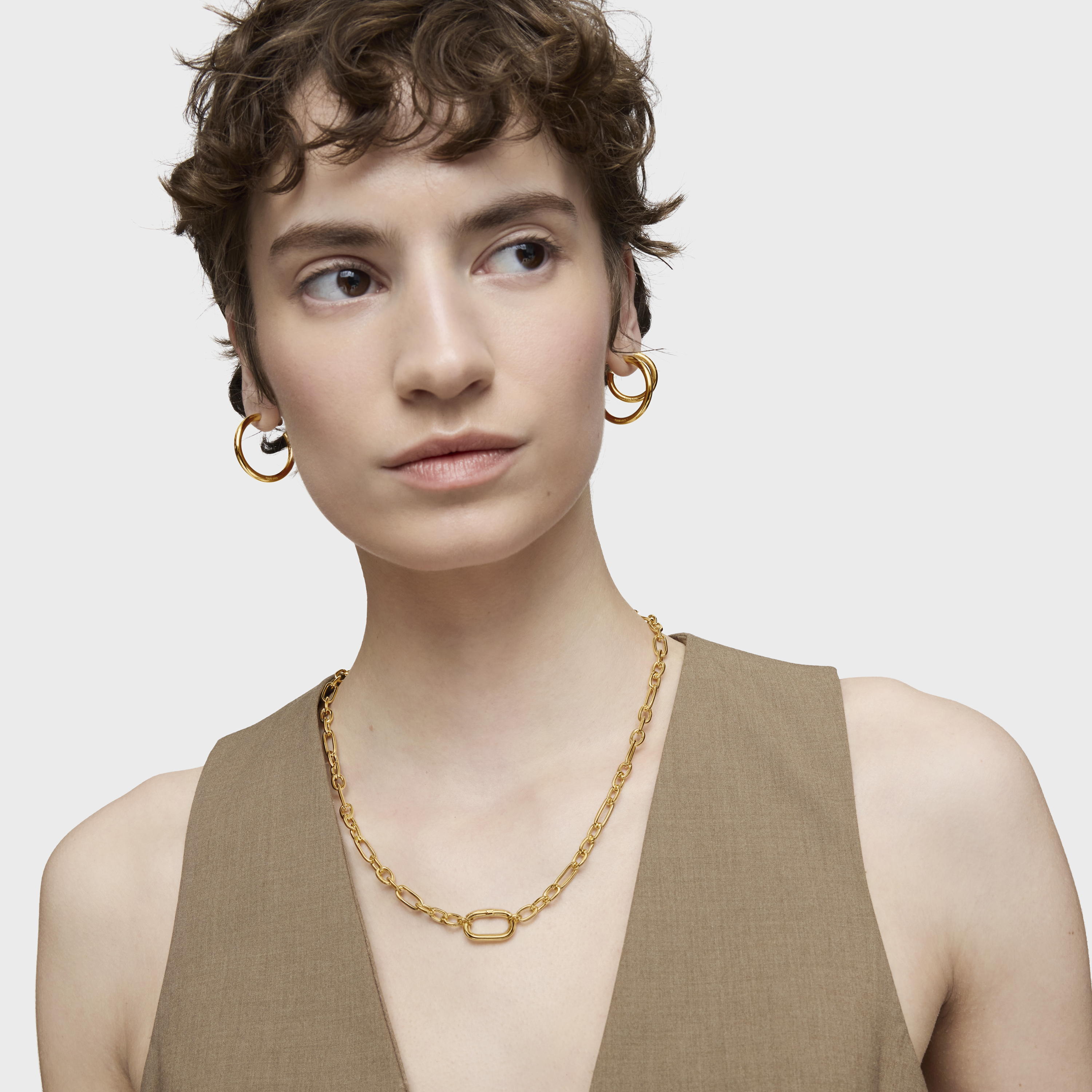 Short 18K gold vermeil Necklace with ring Hold Oval