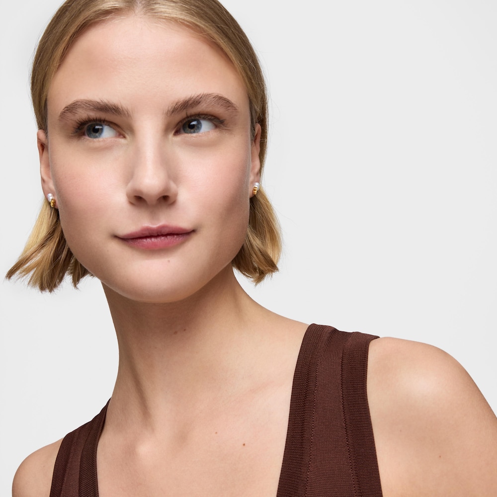 Złoty kolczyk typu climber z perłami hodowlanymi oraz misiem Sweet Dolls