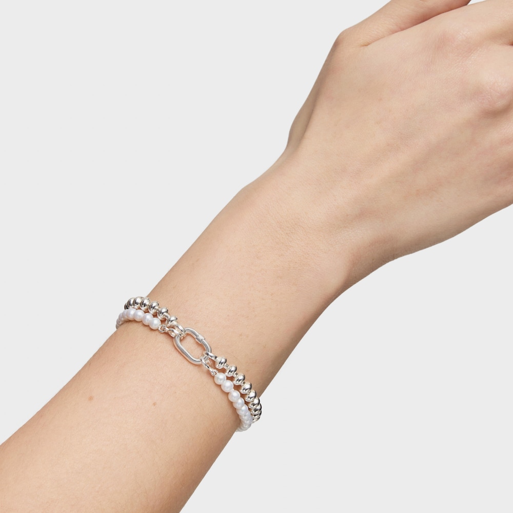 Pulsera con perlas cultivadas y anilla de plata Hold Oval image number 4