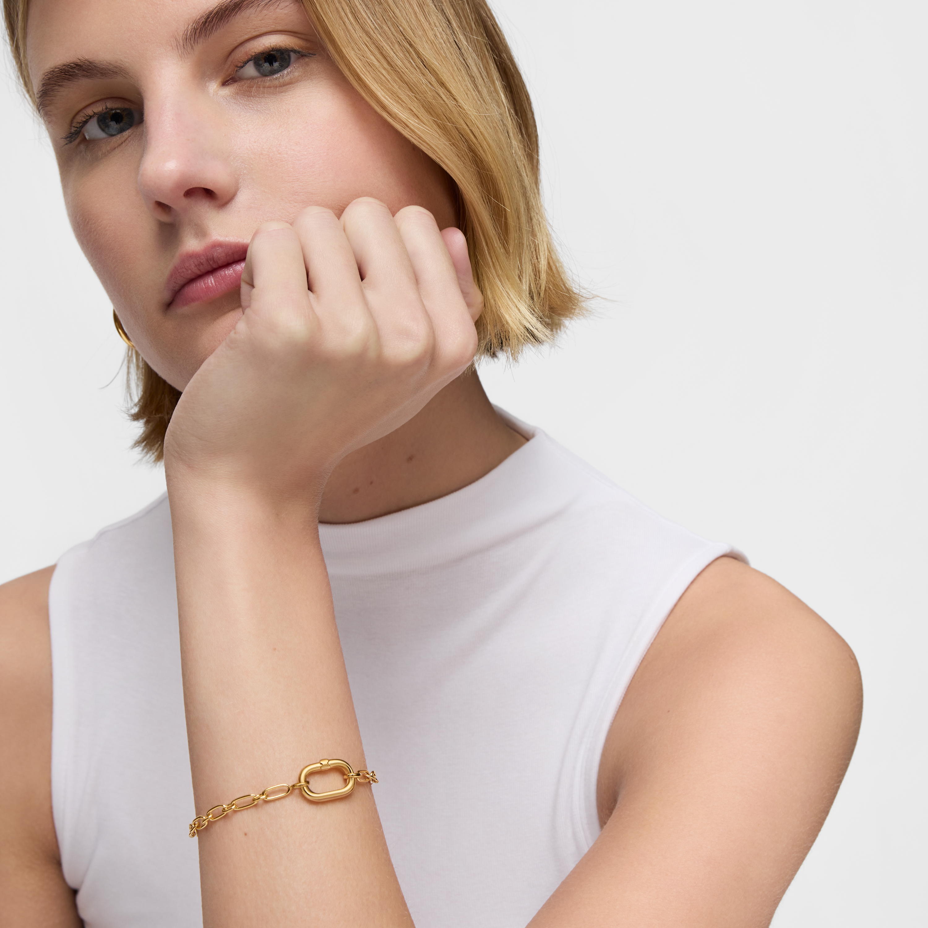 18kt gold plating over silver chain Bracelet with ring Hold Oval