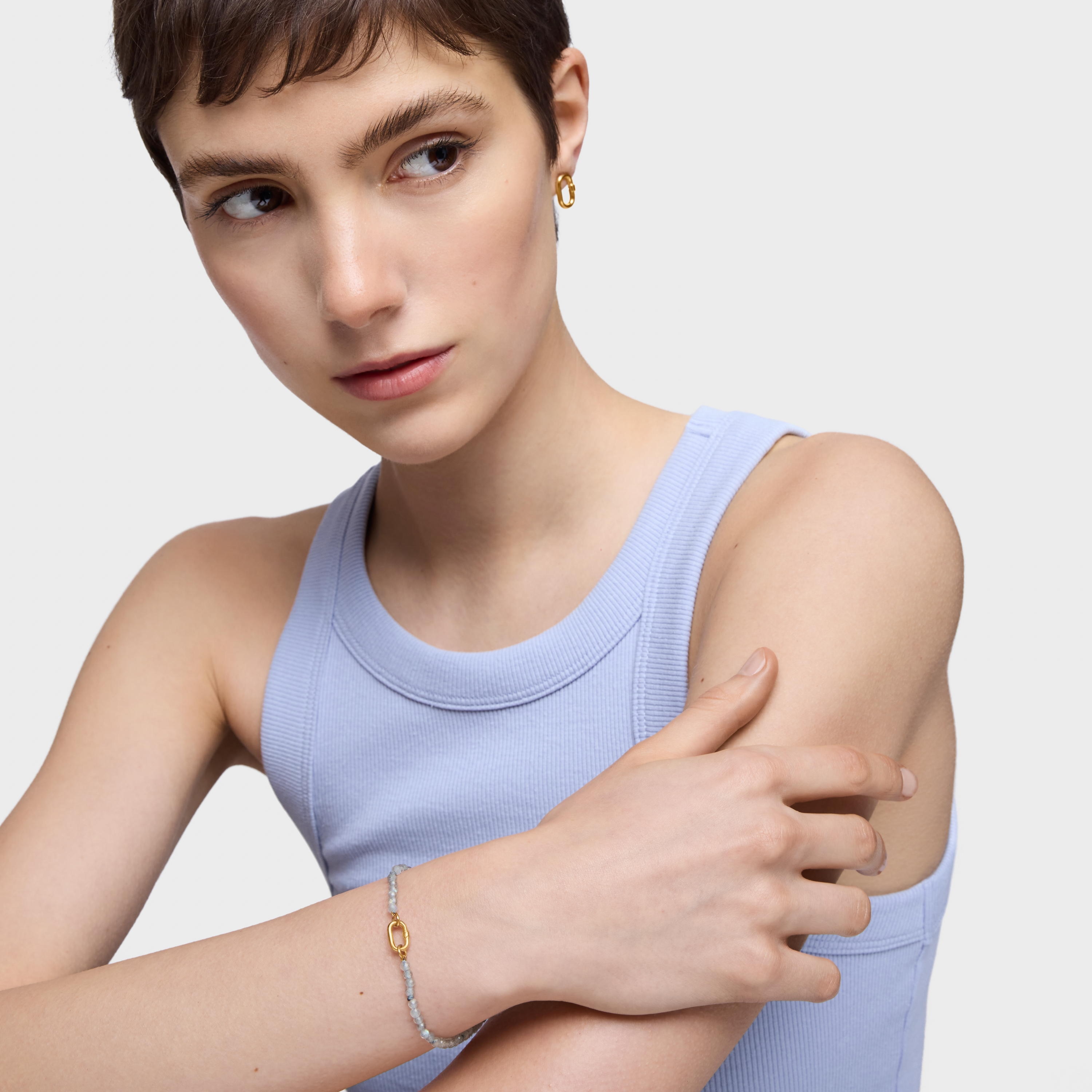 18K solid gold Bracelet with labradorite Hold Oval