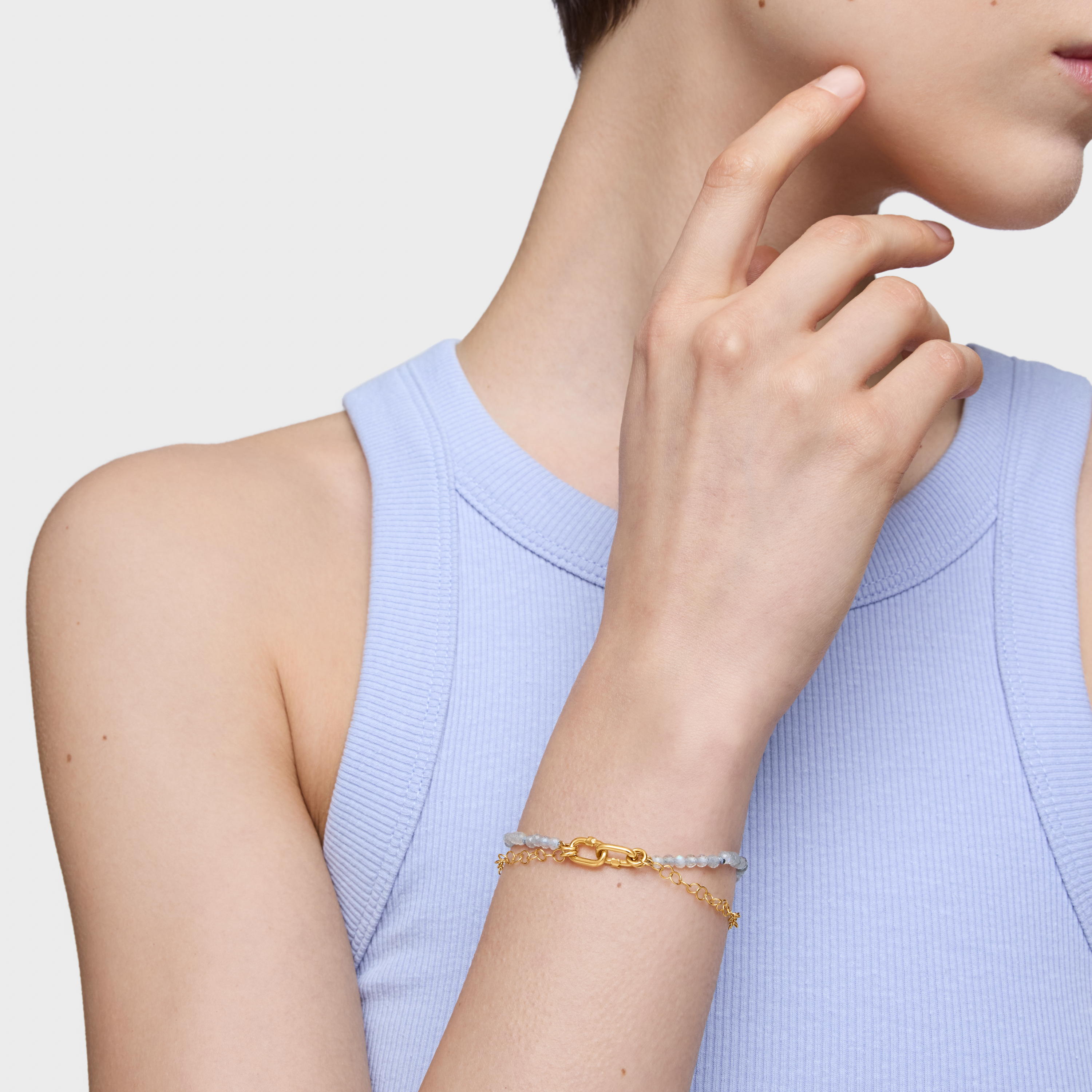 18K solid gold Bracelet with labradorite Hold Oval