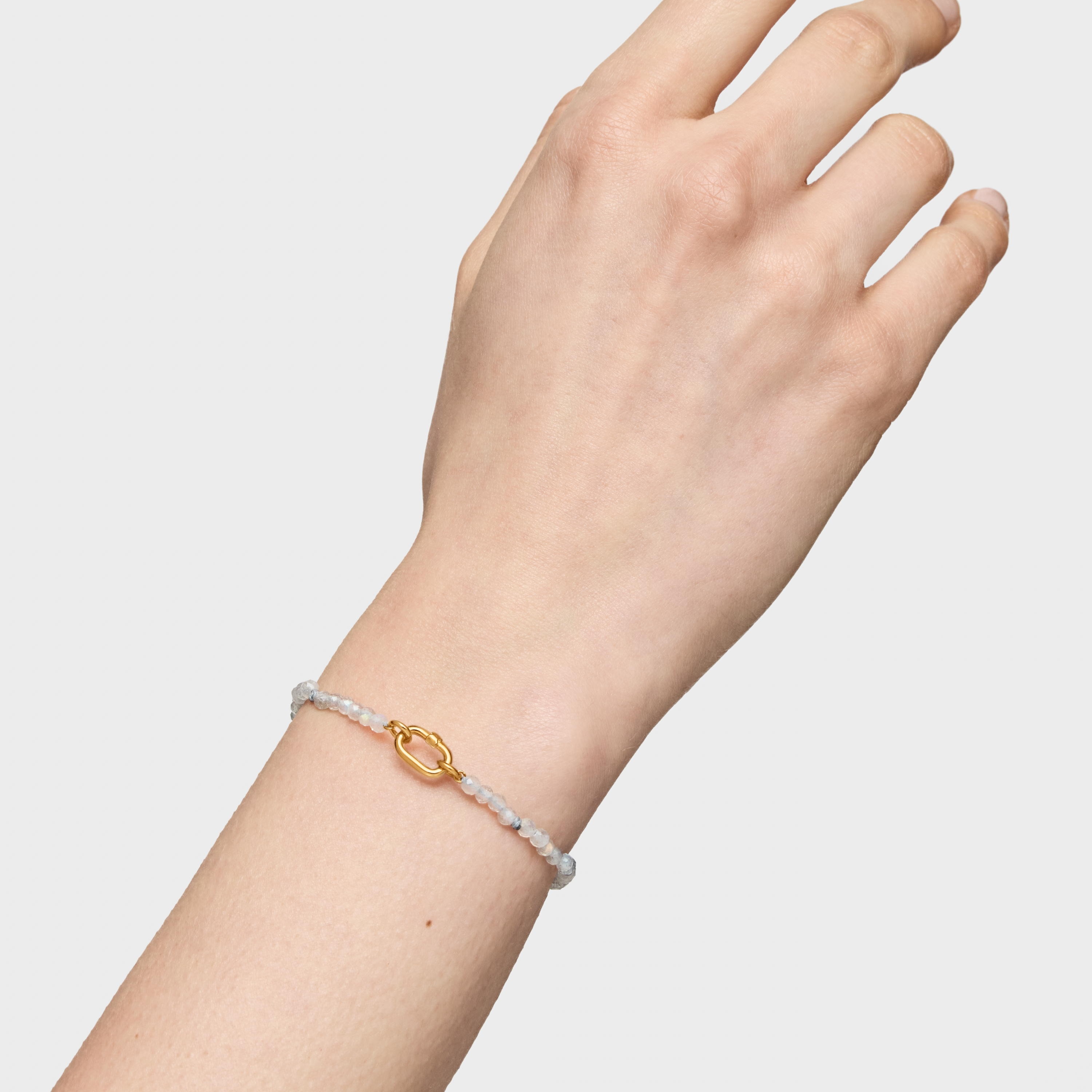 18K solid gold Bracelet with labradorite Hold Oval