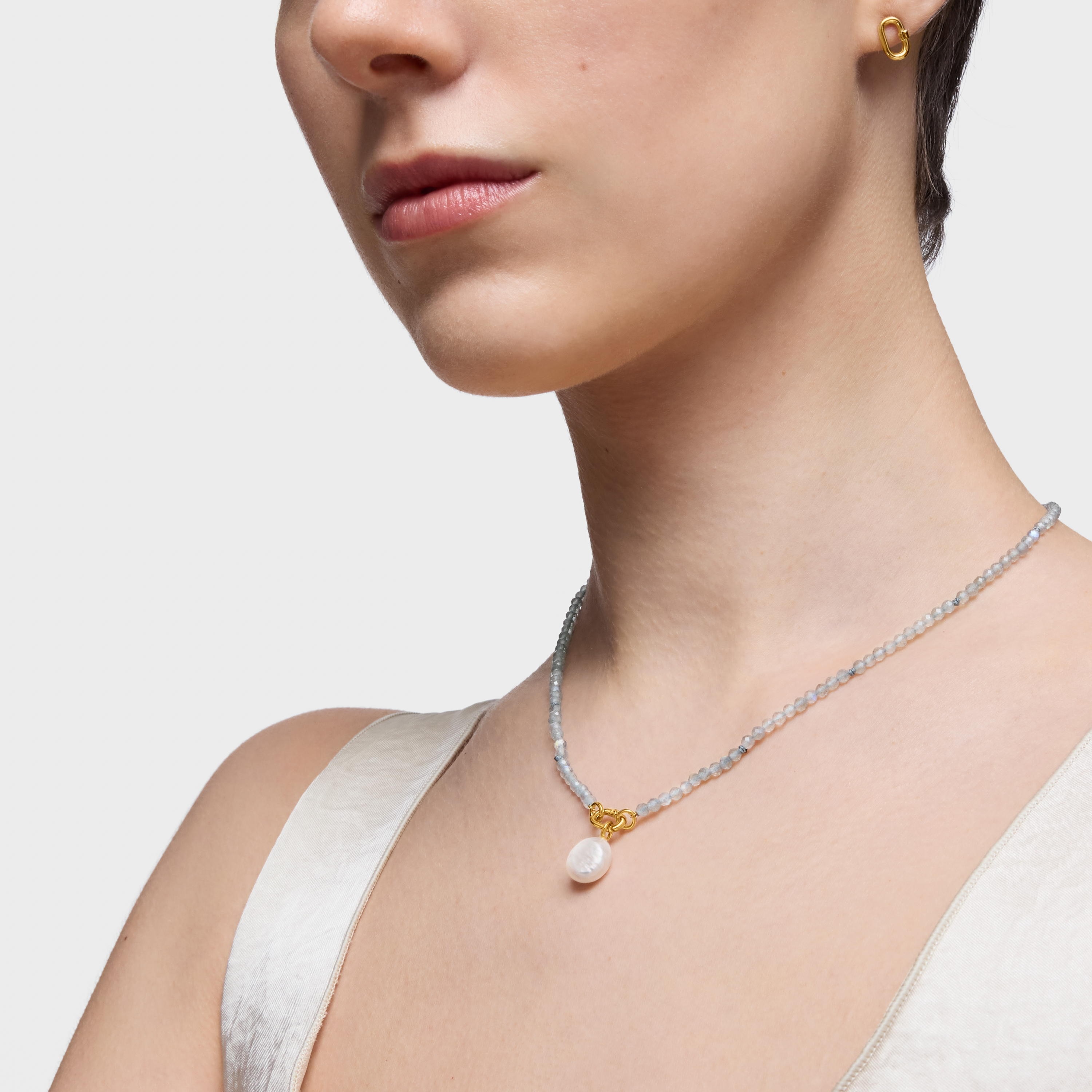 Short 18K solid gold and labradorite Necklace Hold Oval