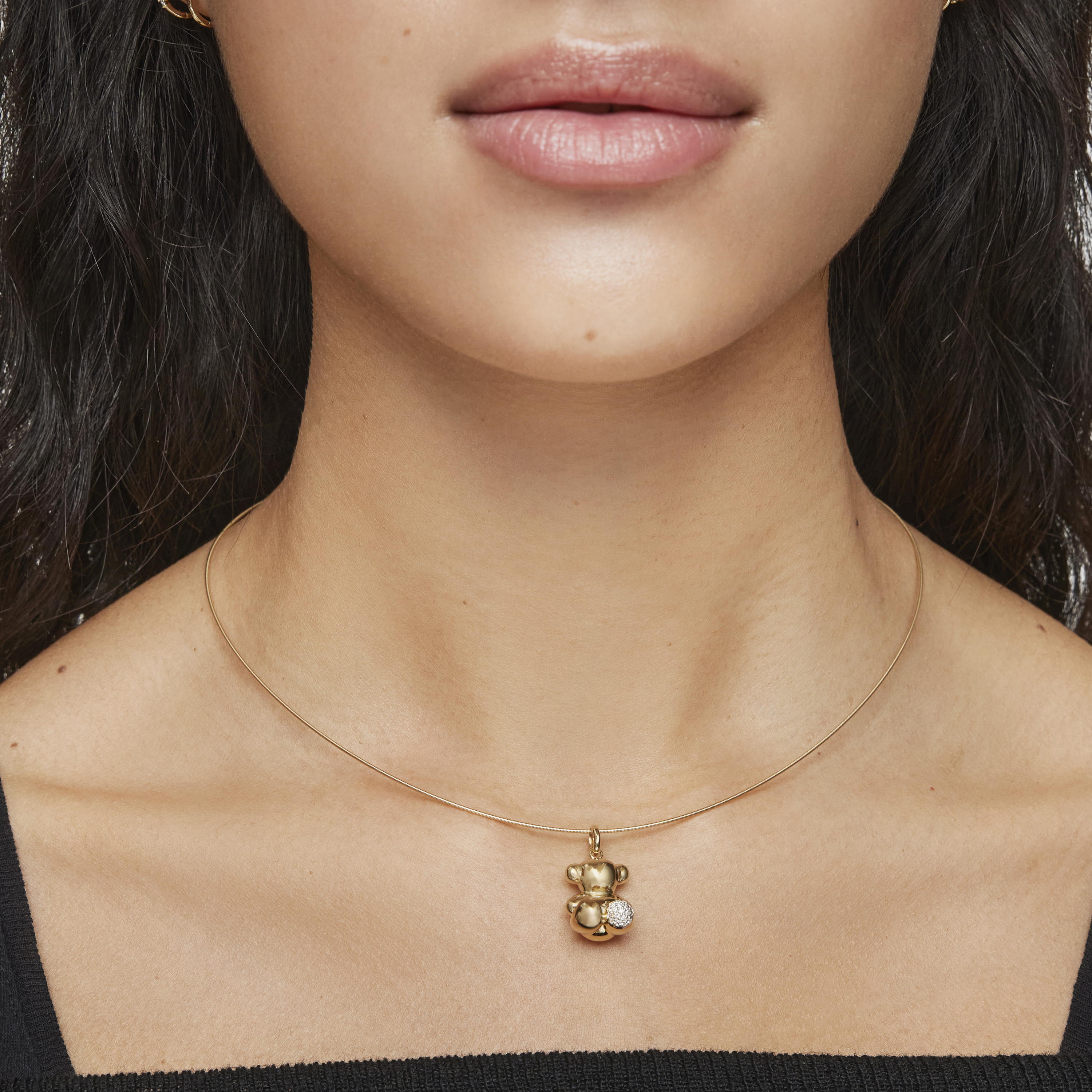 0,08ct-diamond and gold Bold Bear pendant