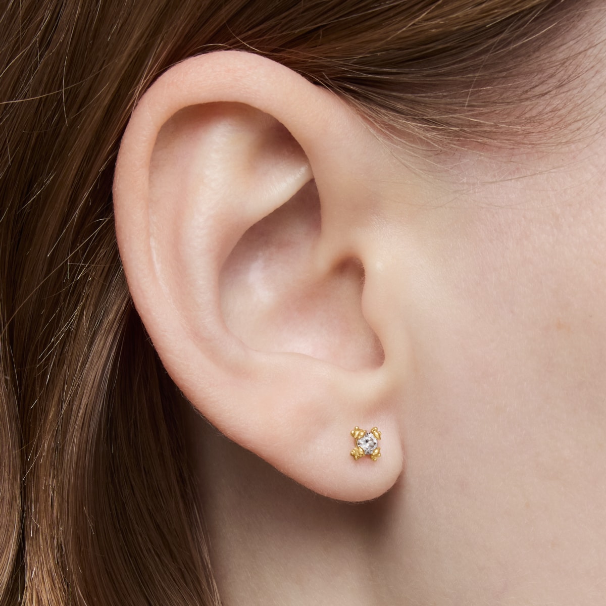 Pendientes con baño de oro 18 kt sobre plata y diamantes creados en laboratorio 4 mm Color Pills