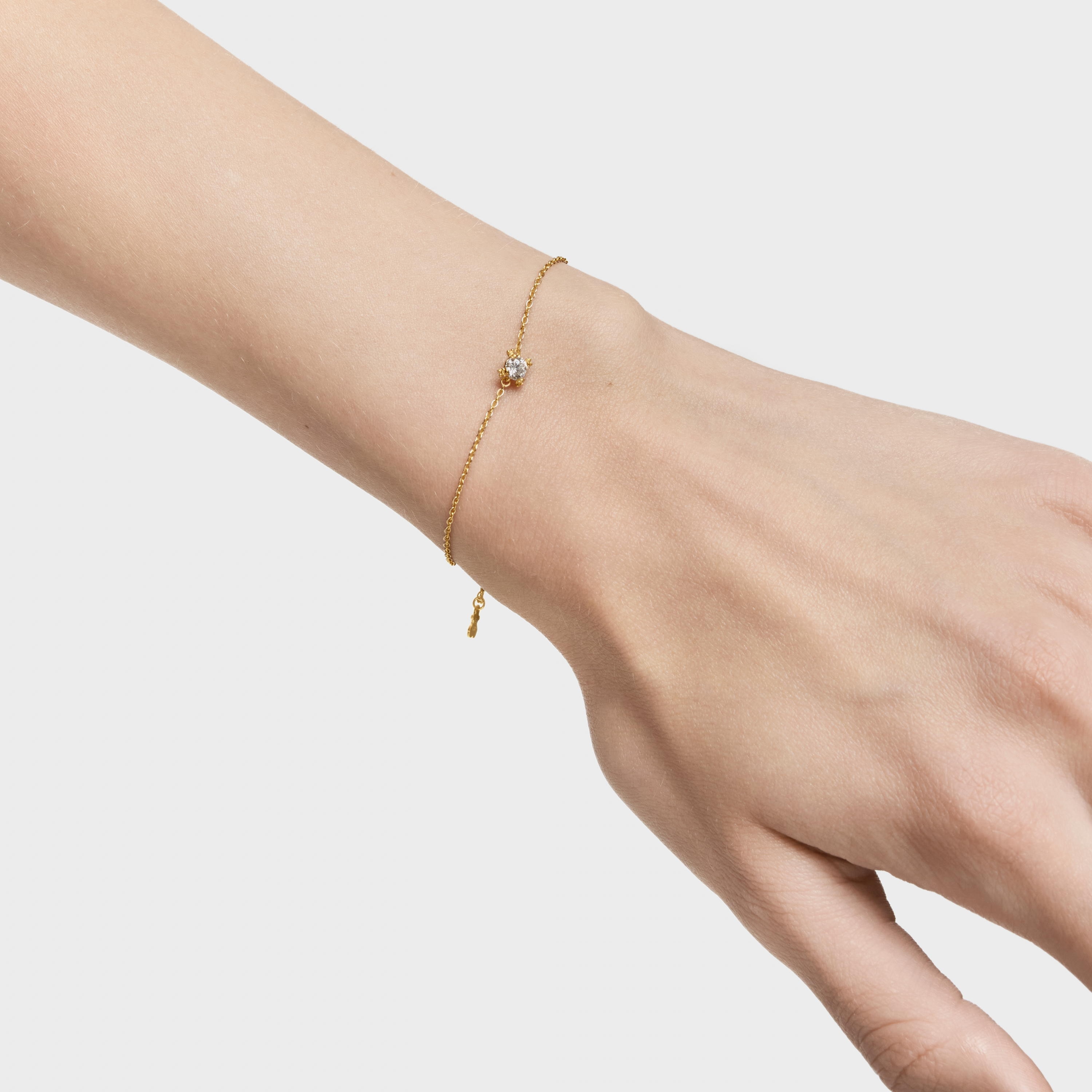 Pulsera cadena con baño de oro 18 kt sobre plata y diamante creado en laboratorio Color Pills