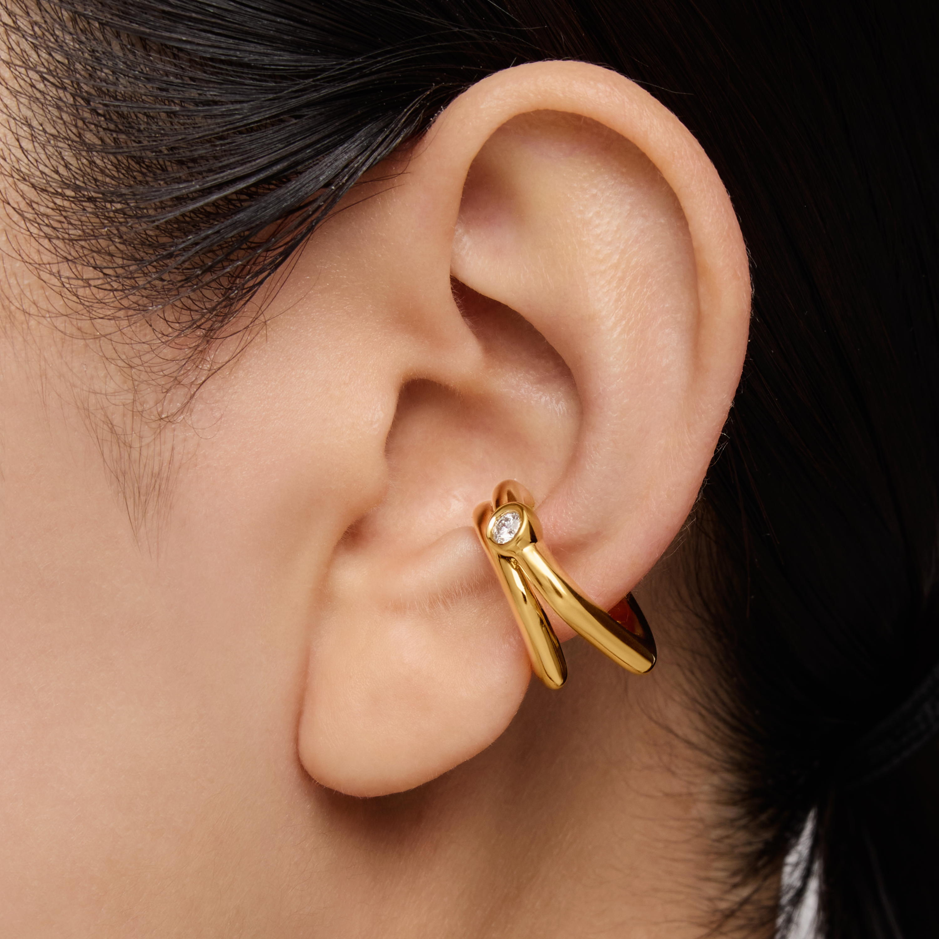 18kt gold plating over silver 2-hoop Earcuff with laboratory-grown diamond Line LGD