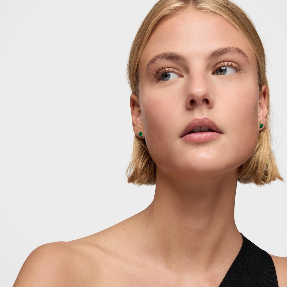 Aretes coraz&oacute;n de oro 14 kt y malaquita XXS