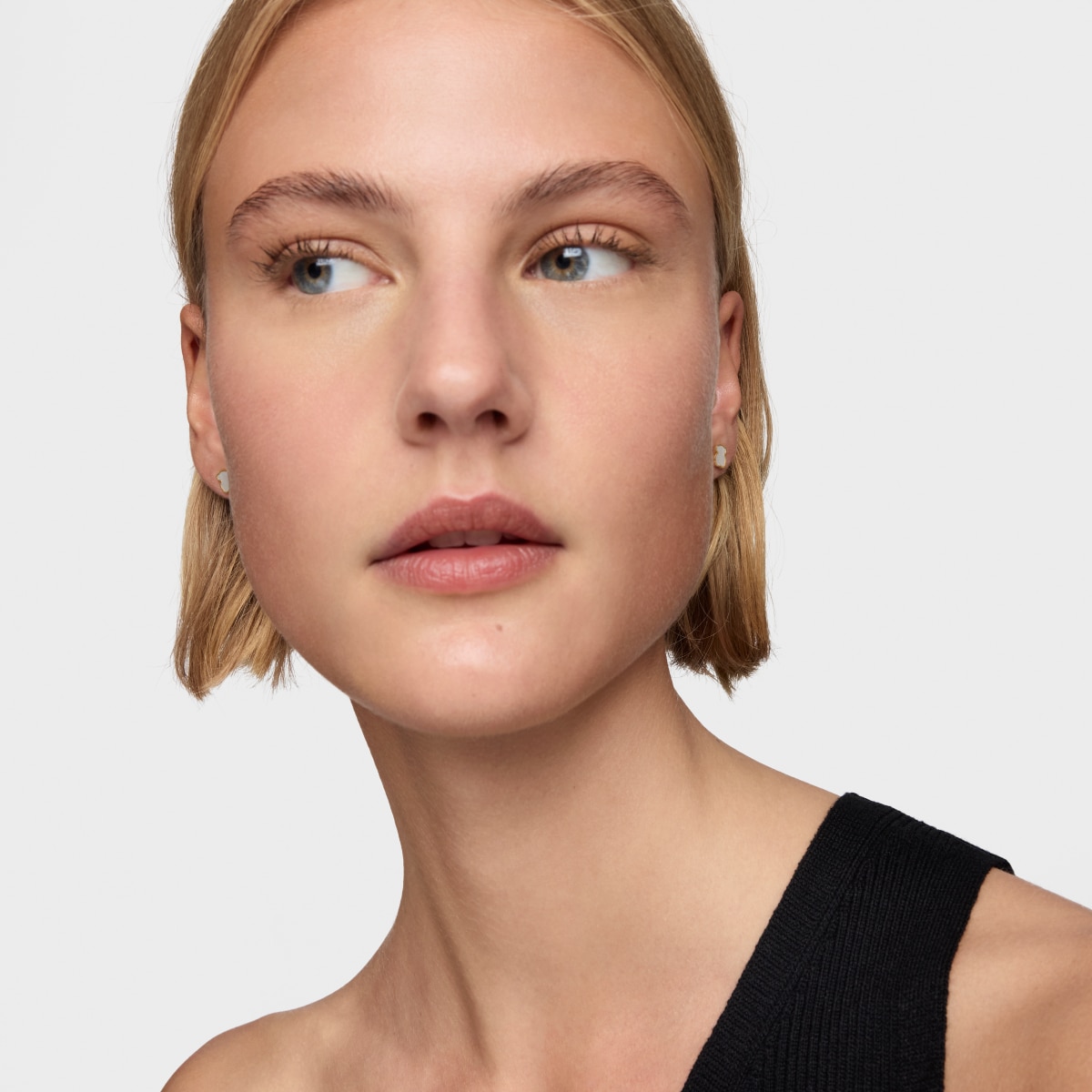 14kt gold Bear earrings with mother-of-pearl XXS