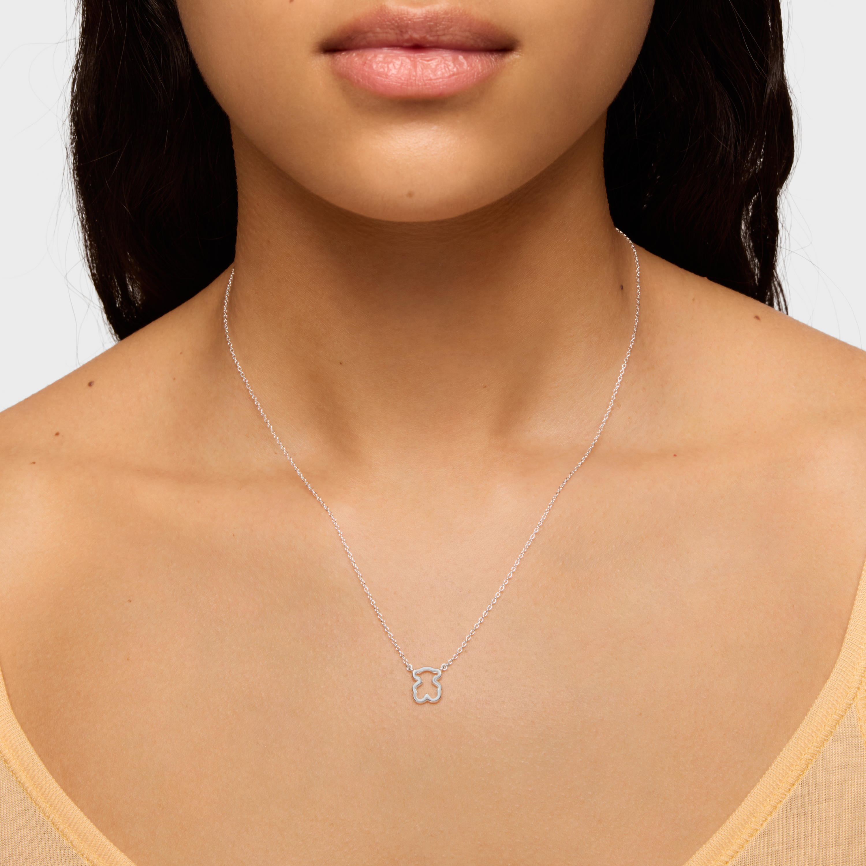 Collar corto de plata y motivo oso New Silueta