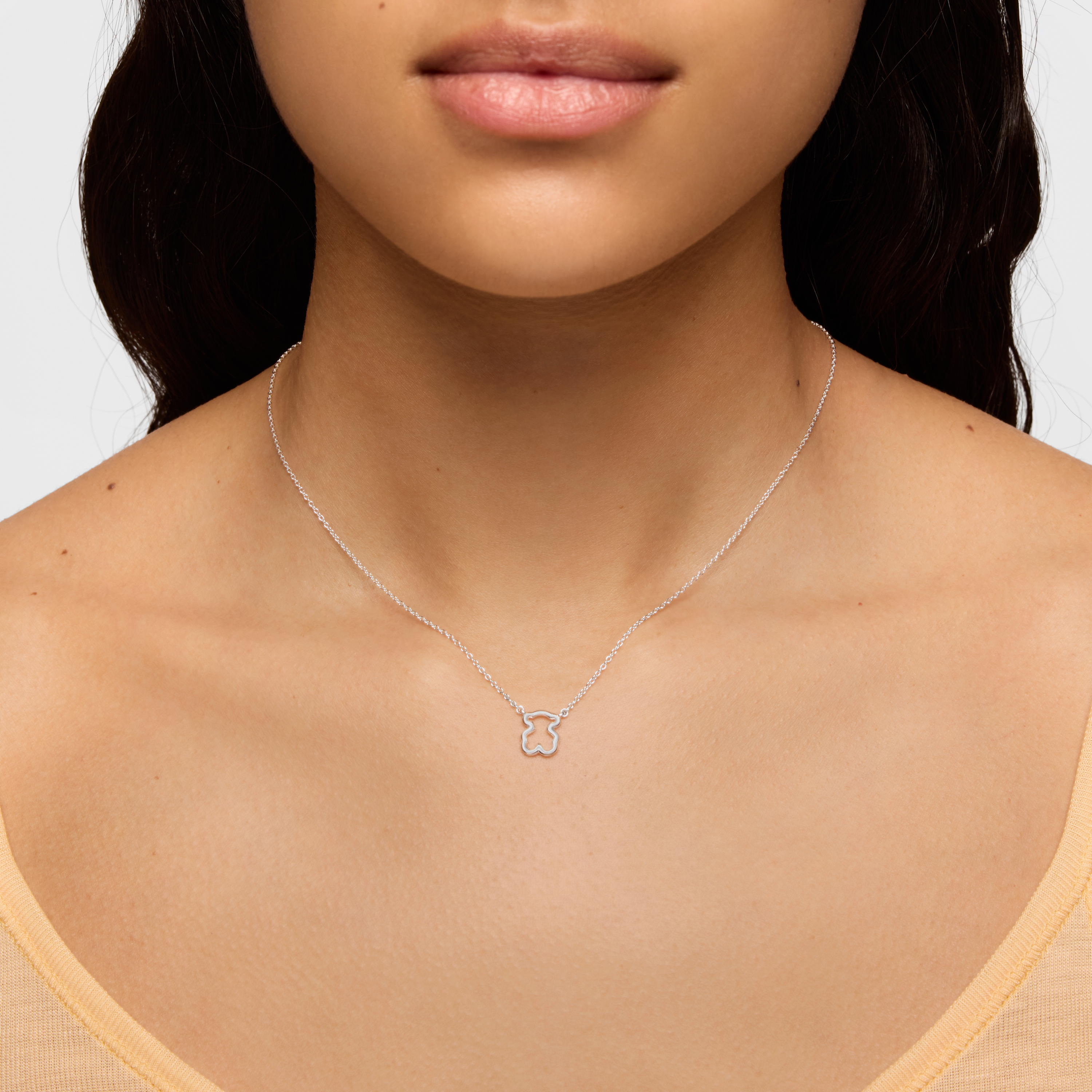 Collar corto de plata y motivo oso New Silueta