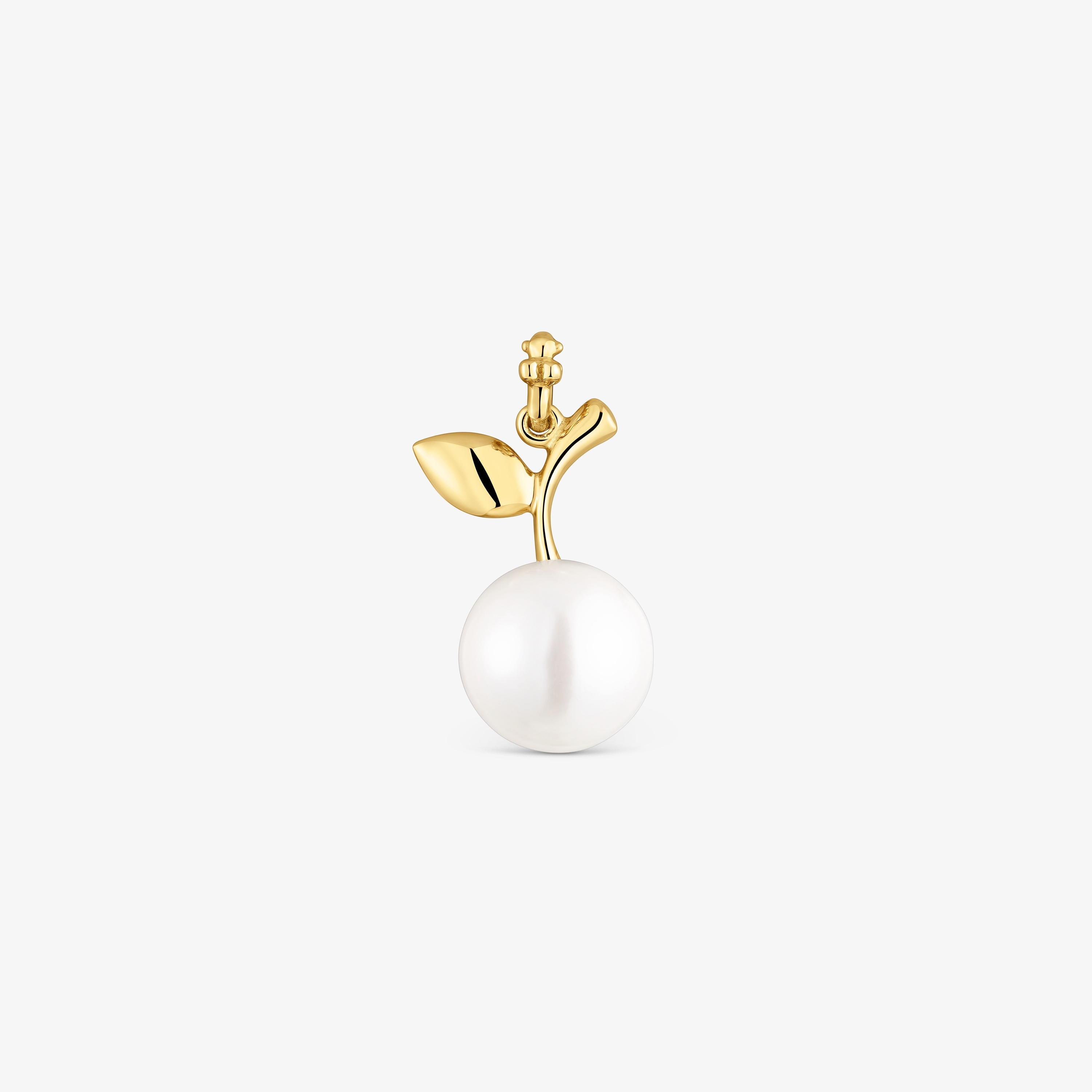 14K solid gold Pendant with cultured pearl Medallions
