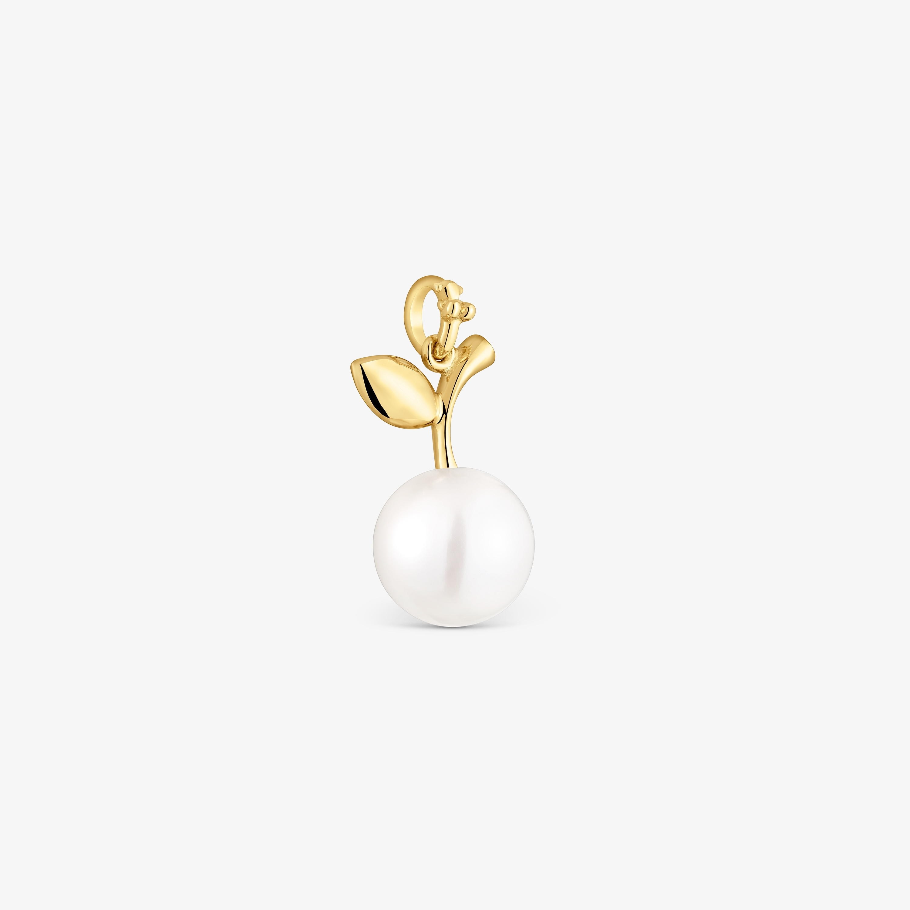 14K solid gold Pendant with cultured pearl Medallions