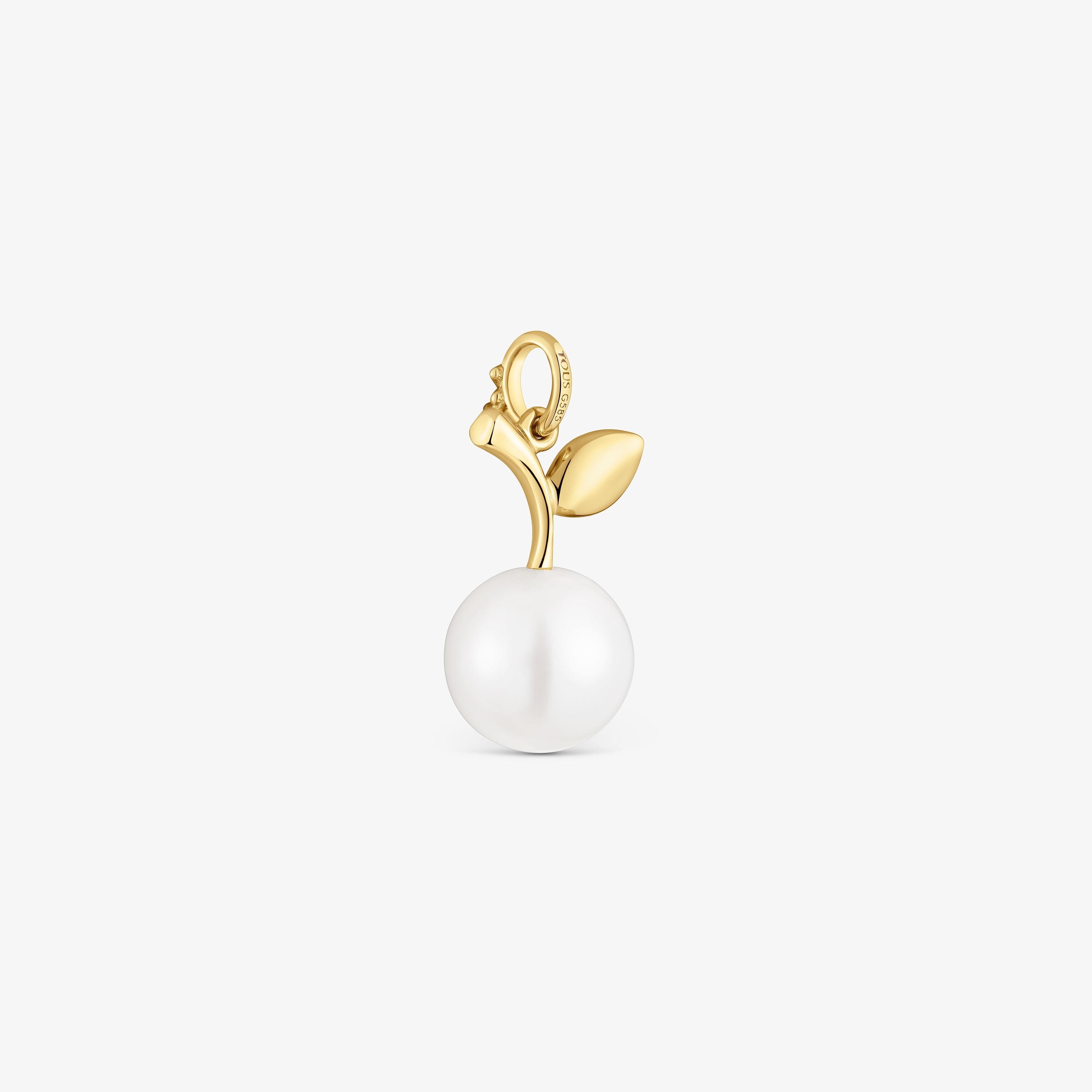14K solid gold Pendant with cultured pearl Medallions