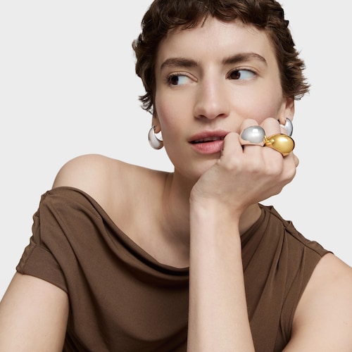 Anillo ancho con baño de oro de 18 kt sobre plata abombado Warm