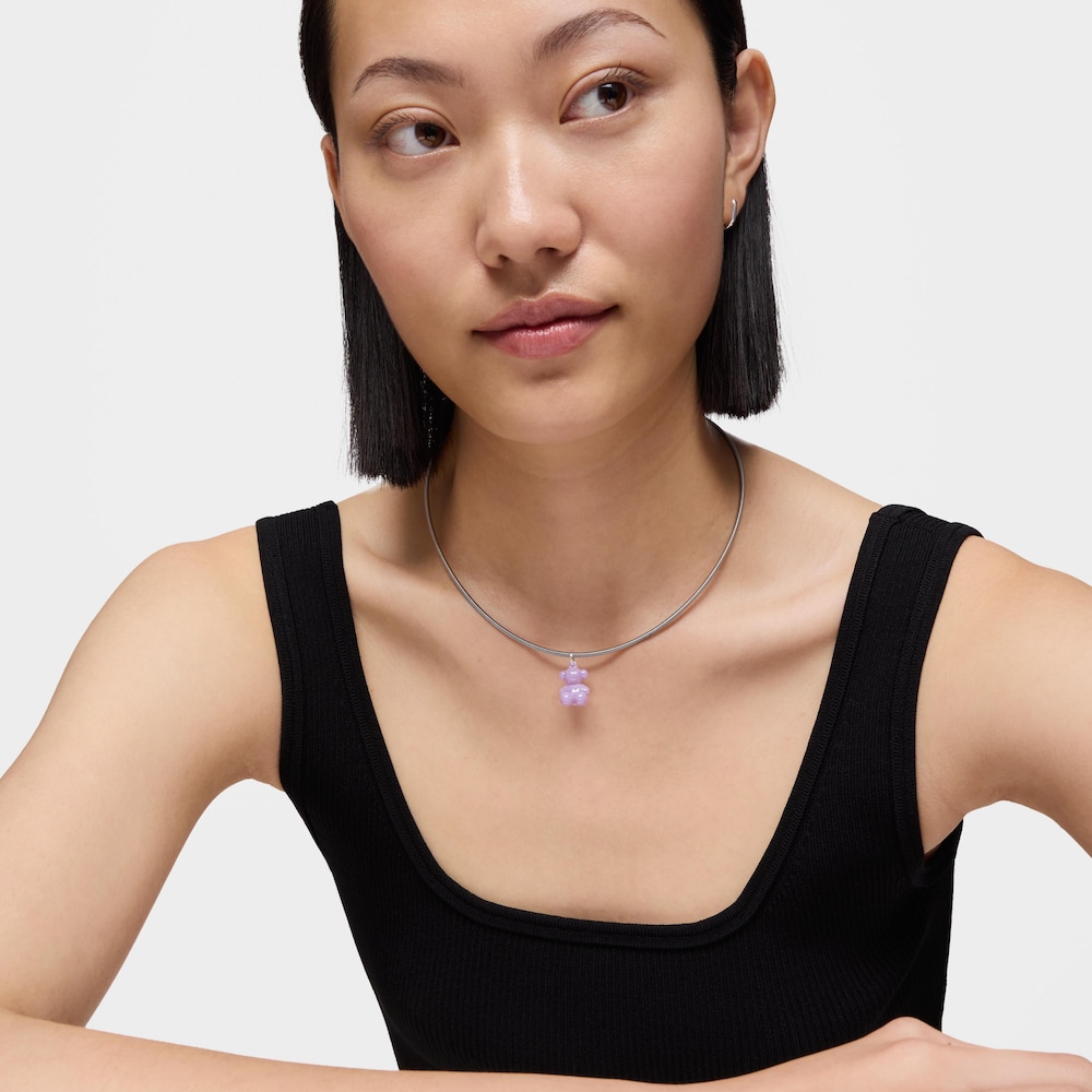 Př&iacute;věsek ve tvaru medv&iacute;dka ze stř&iacute;bra a&nbsp;fialov&eacute; keramiky Bold Bear