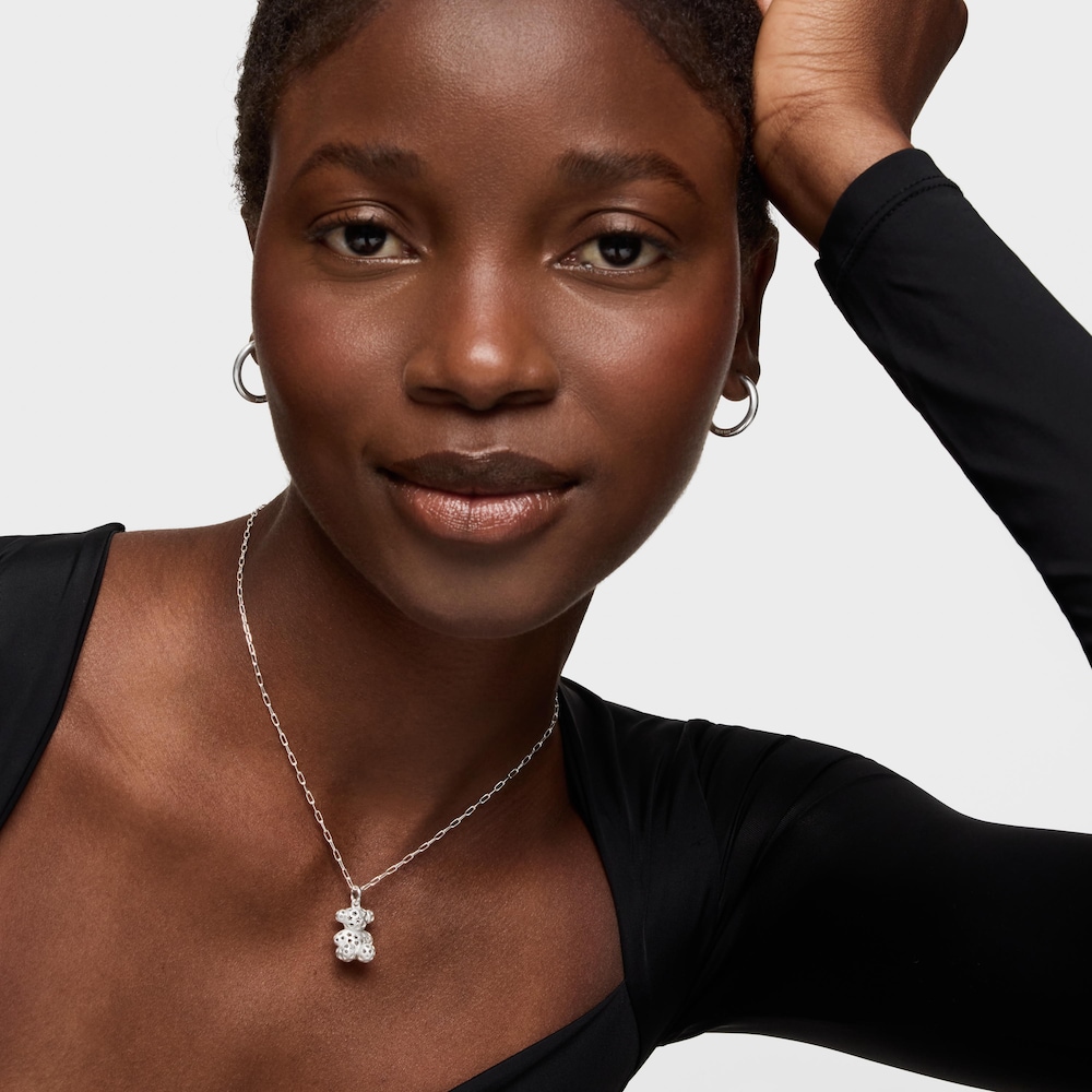 Srebrny wisiorek z maszynowo wyciętym motywem misia Bold Bear