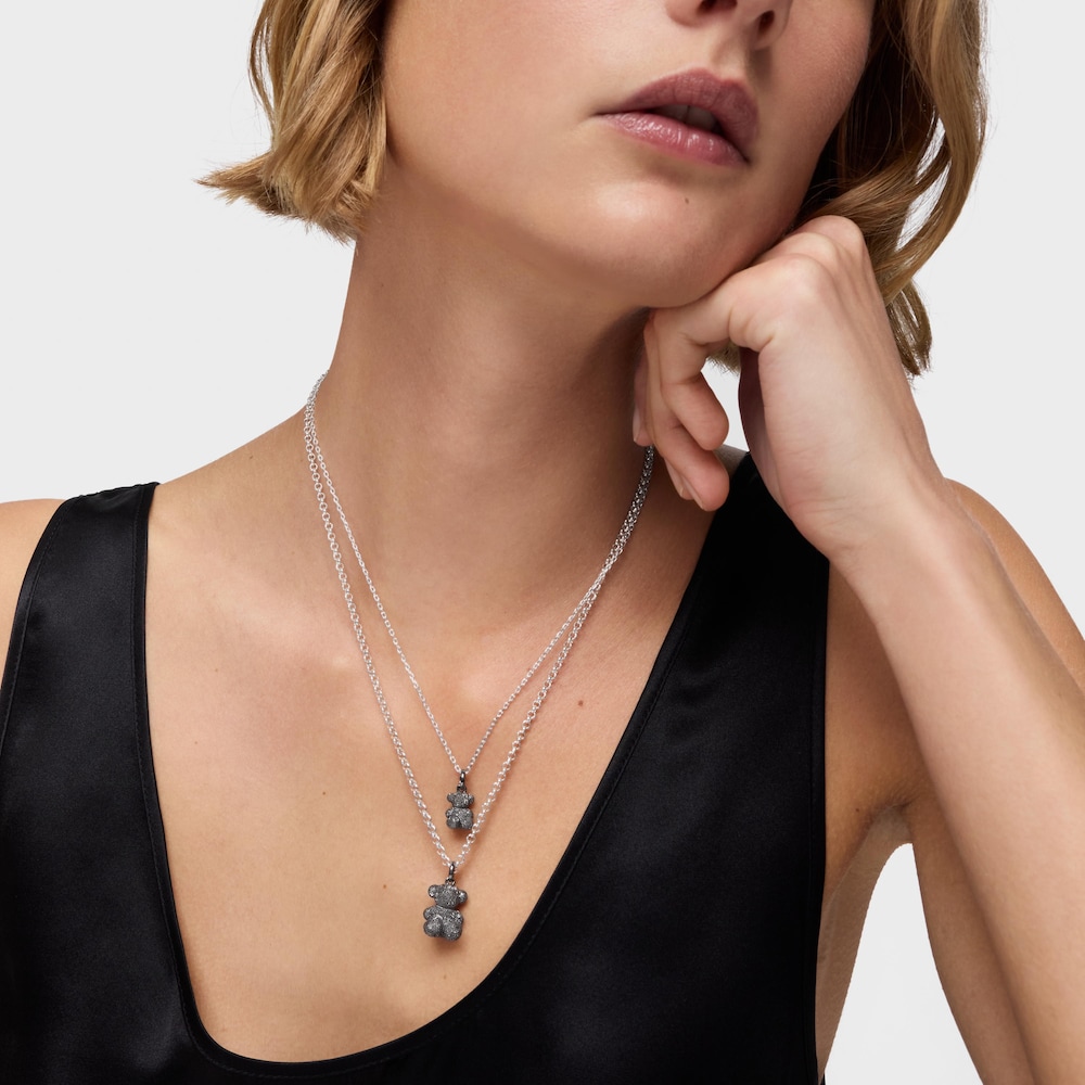 Př&iacute;věsek ve tvaru medv&iacute;dka z&nbsp;tmav&eacute;ho stř&iacute;bra s&nbsp;diamanty Bold Bear