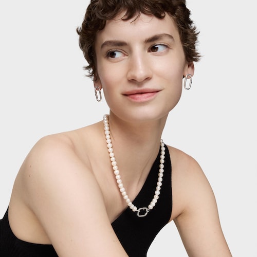 Silver and 8 mm pearl Necklace Hold