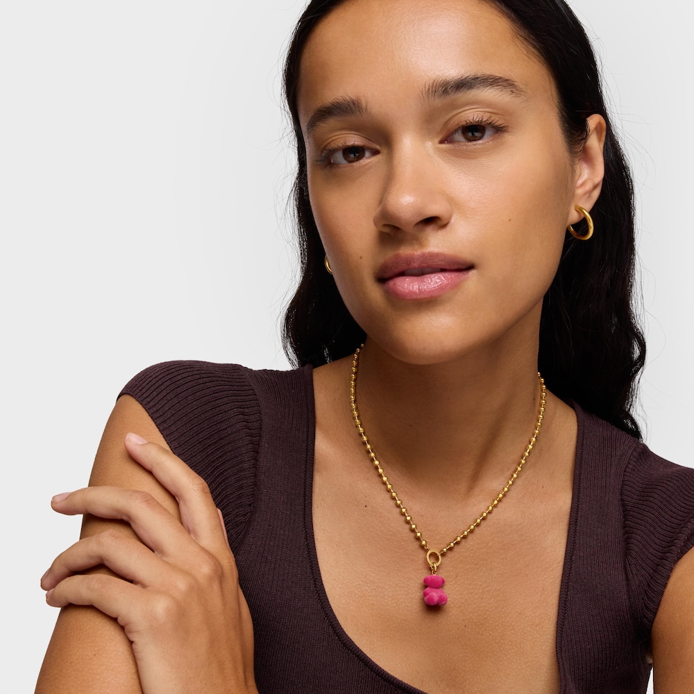 Dije oso velvet en color rosa con ba&ntilde;o de oro 18 kt sobre plata Bold Bear