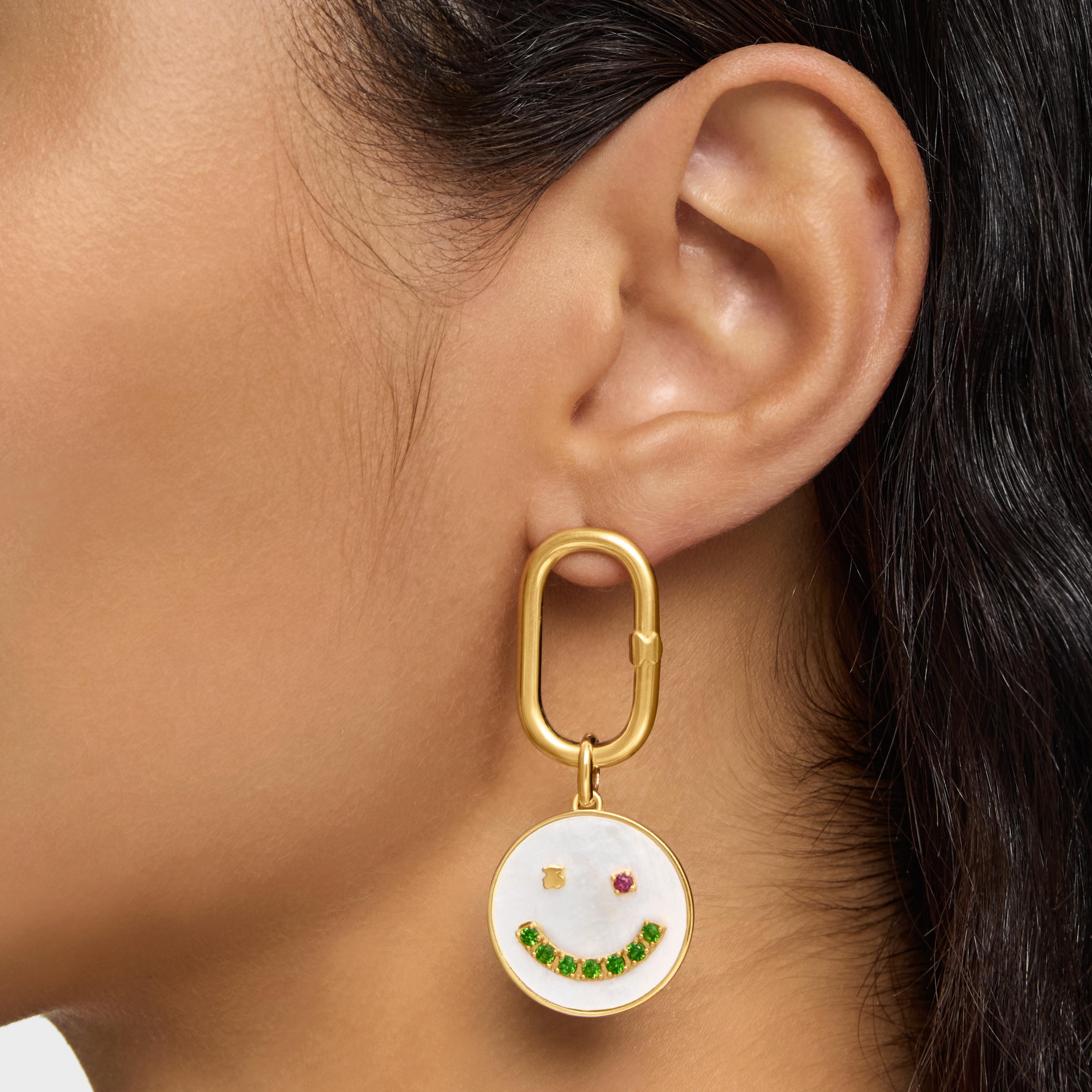 Smile Pendant with 18kt gold plating over silver, mother-of-pearl