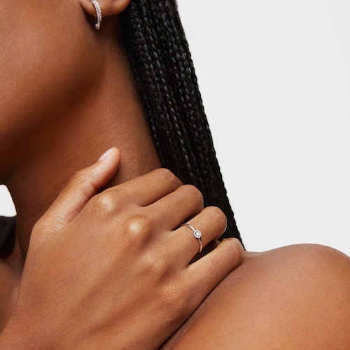 14kt white gold and diamond solitaire Ring Les Classiques