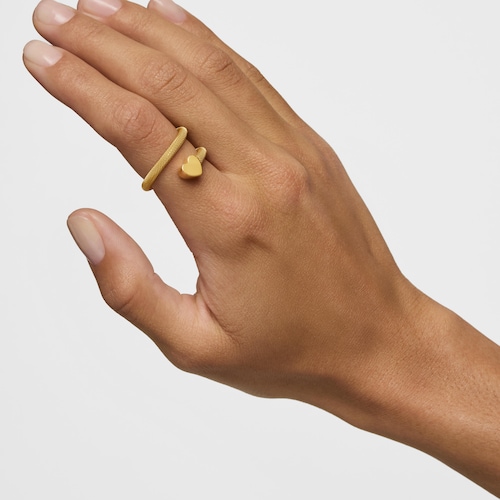 Anillo espiral con baño de oro 18 kt sobre plata y motivos Icon Mesh