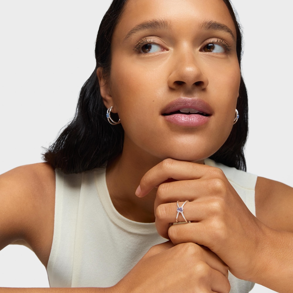 Mal&yacute; strieborn&yacute; Prsteň so syntetick&yacute;m modr&yacute;m spinelom Icon Color LGG