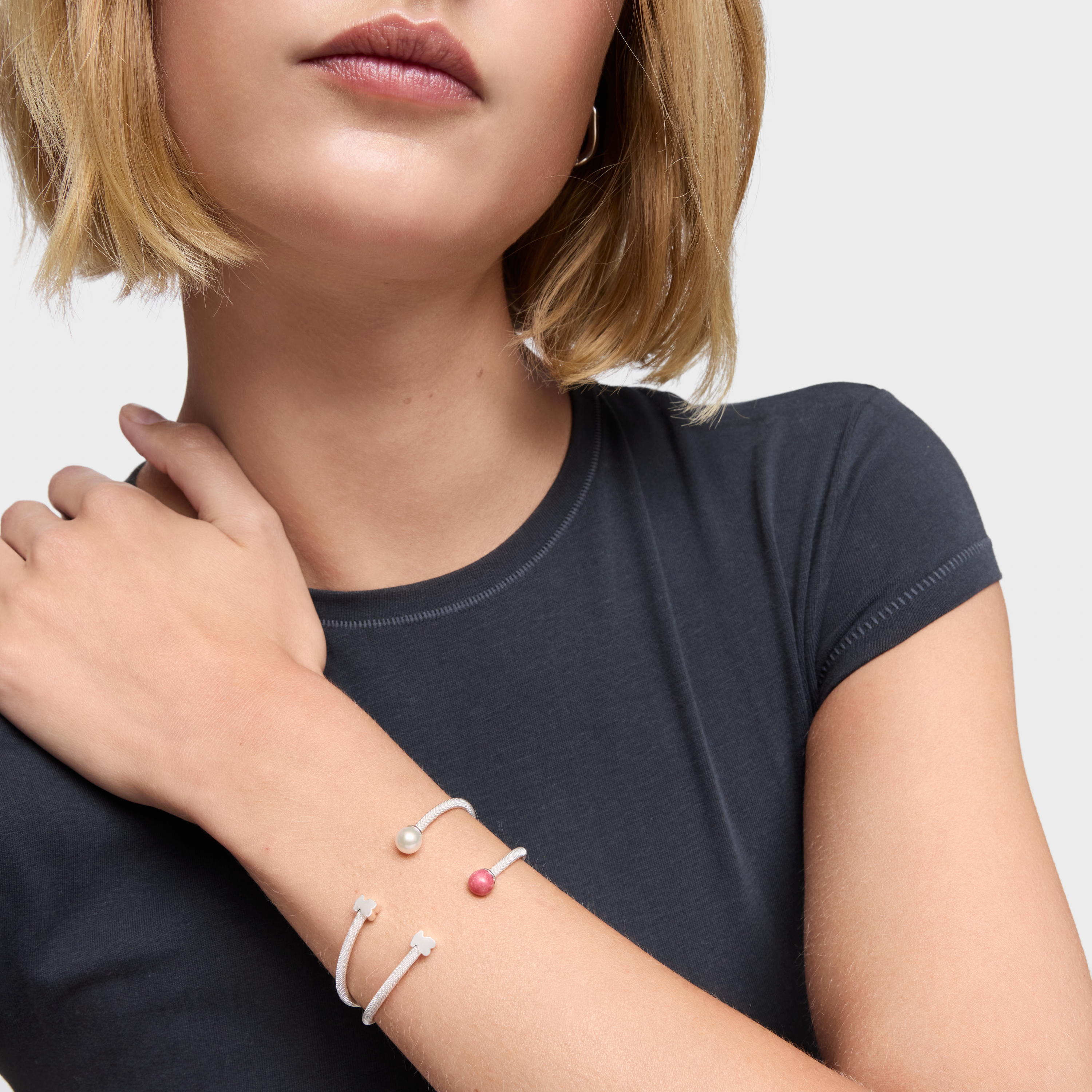Silver Bangle with cultured pearl Icon Mesh