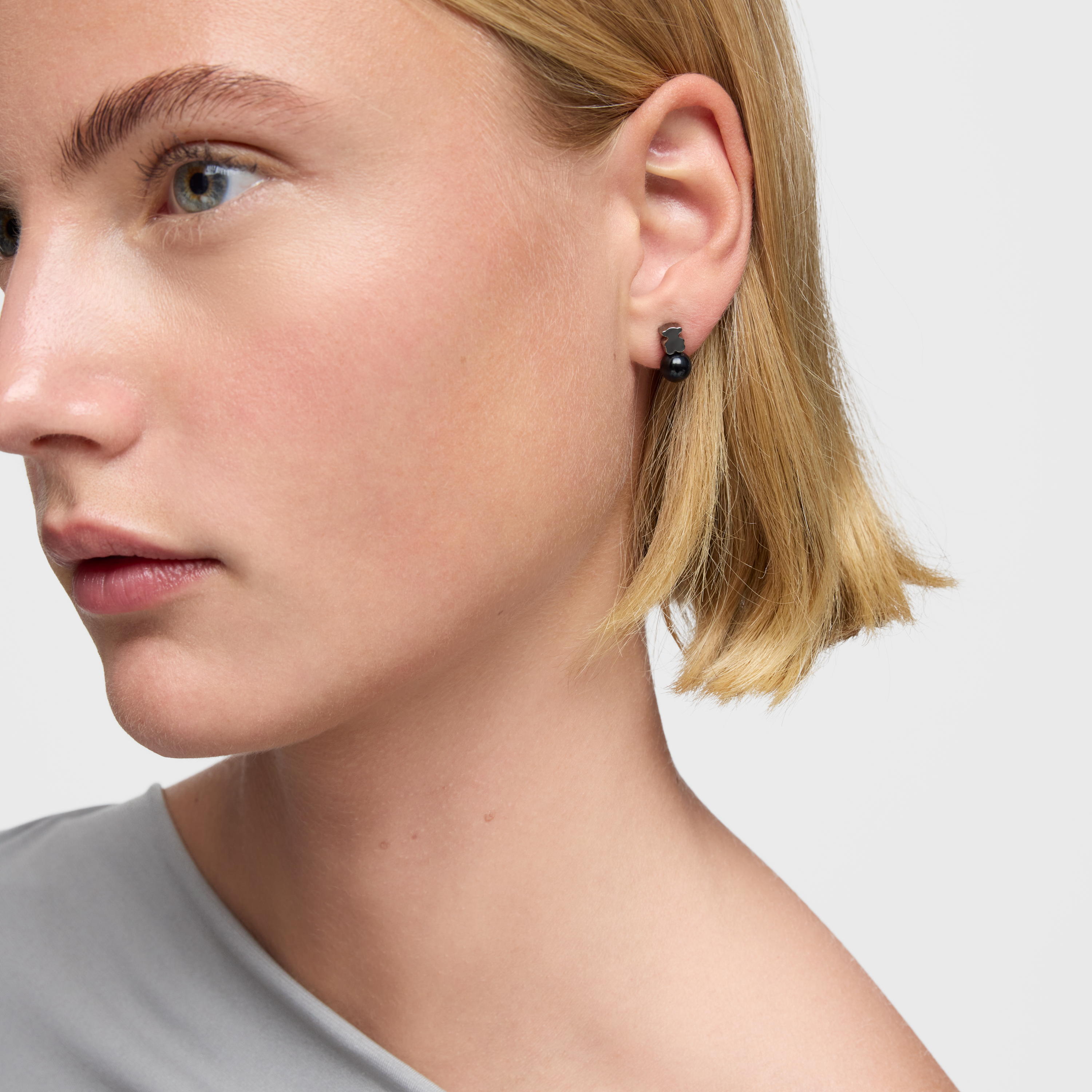 Dark silver Earrings with falcon’s eye Icon Mesh