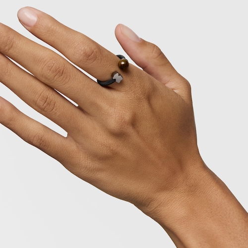 Anillo abierto de acero negro y ojo de halcón Icon Mesh