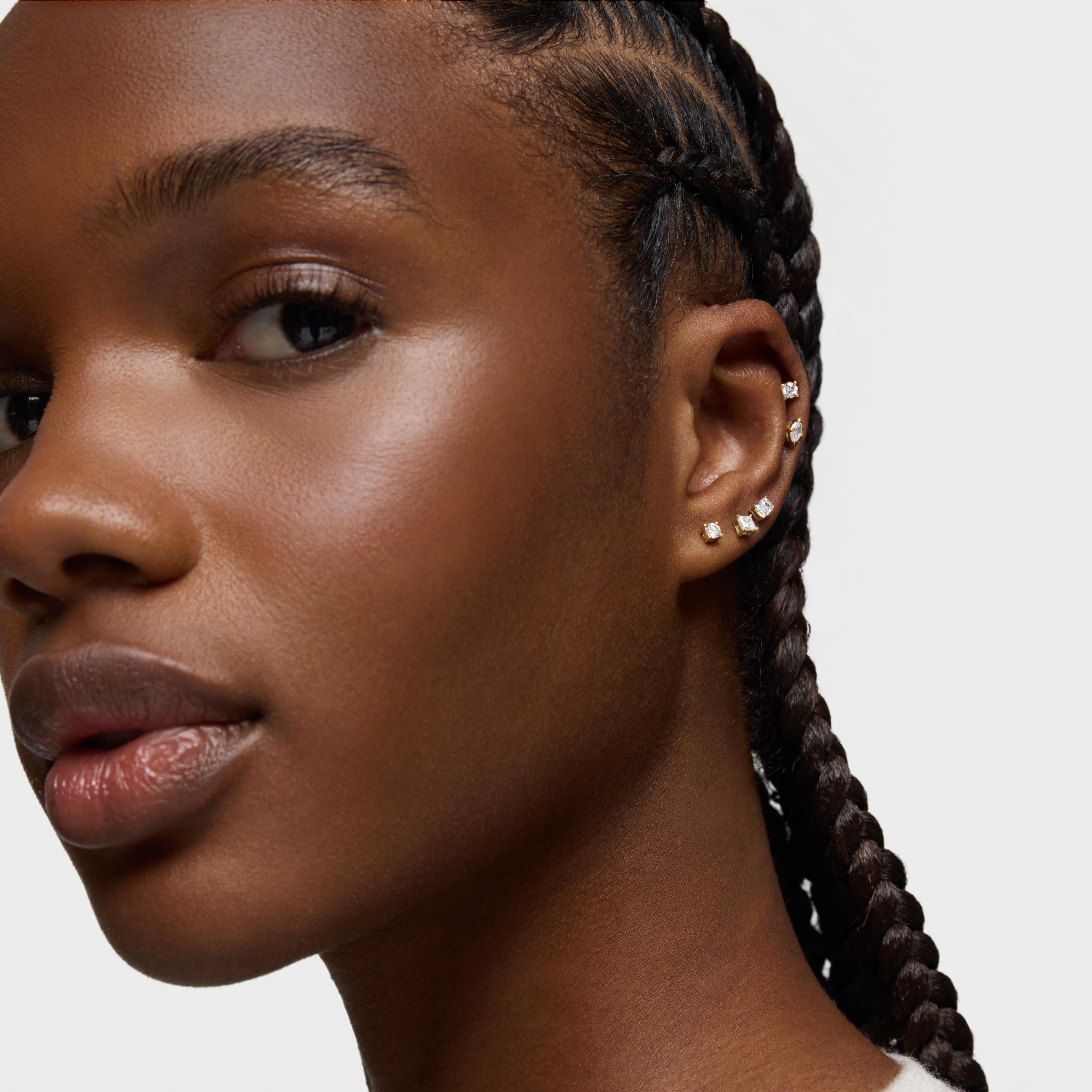 14K solid gold Ear piercing with 0.10ct lab-grown diamond Shine LGD