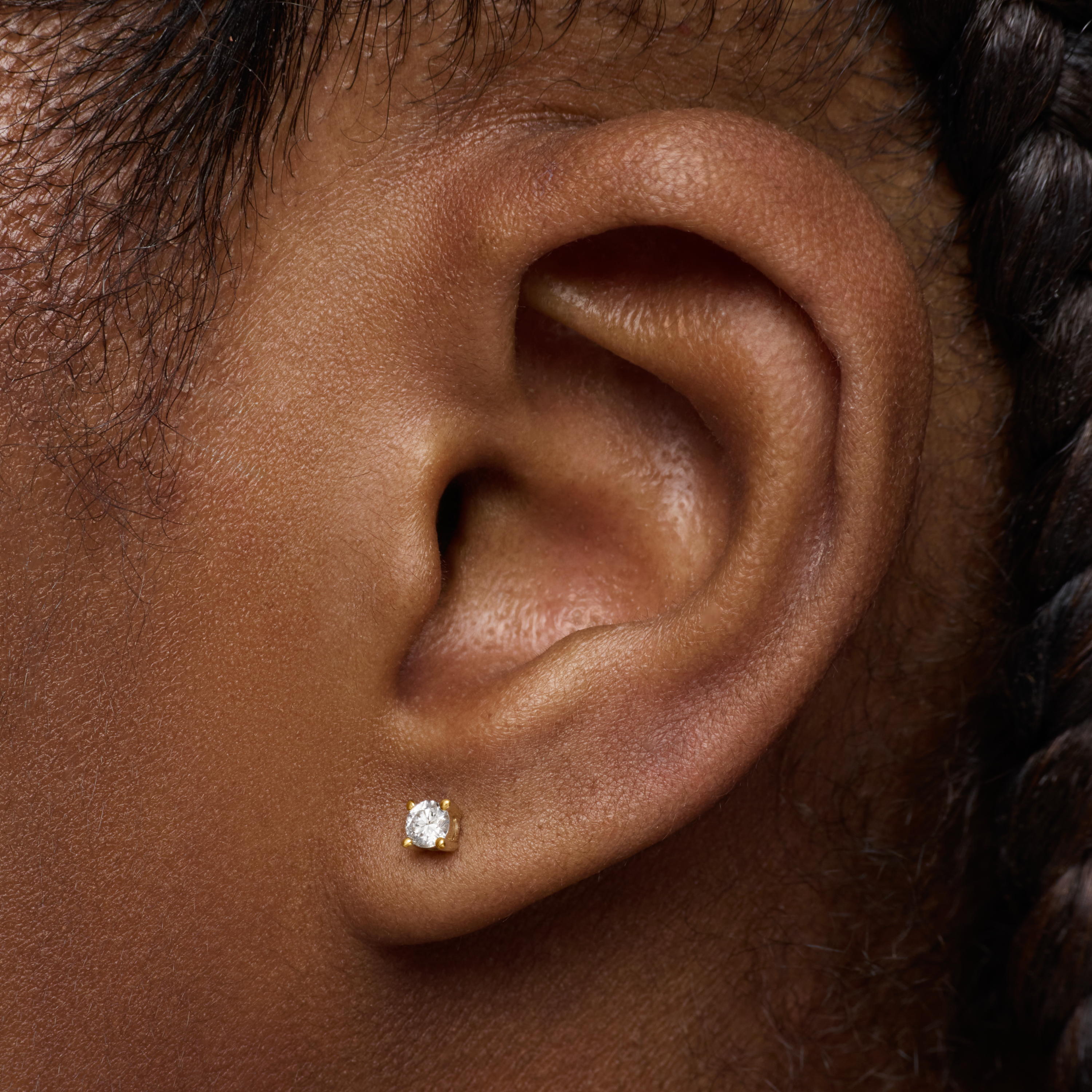 14K solid gold Ear piercing with 0.10ct lab-grown diamond Shine LGD
