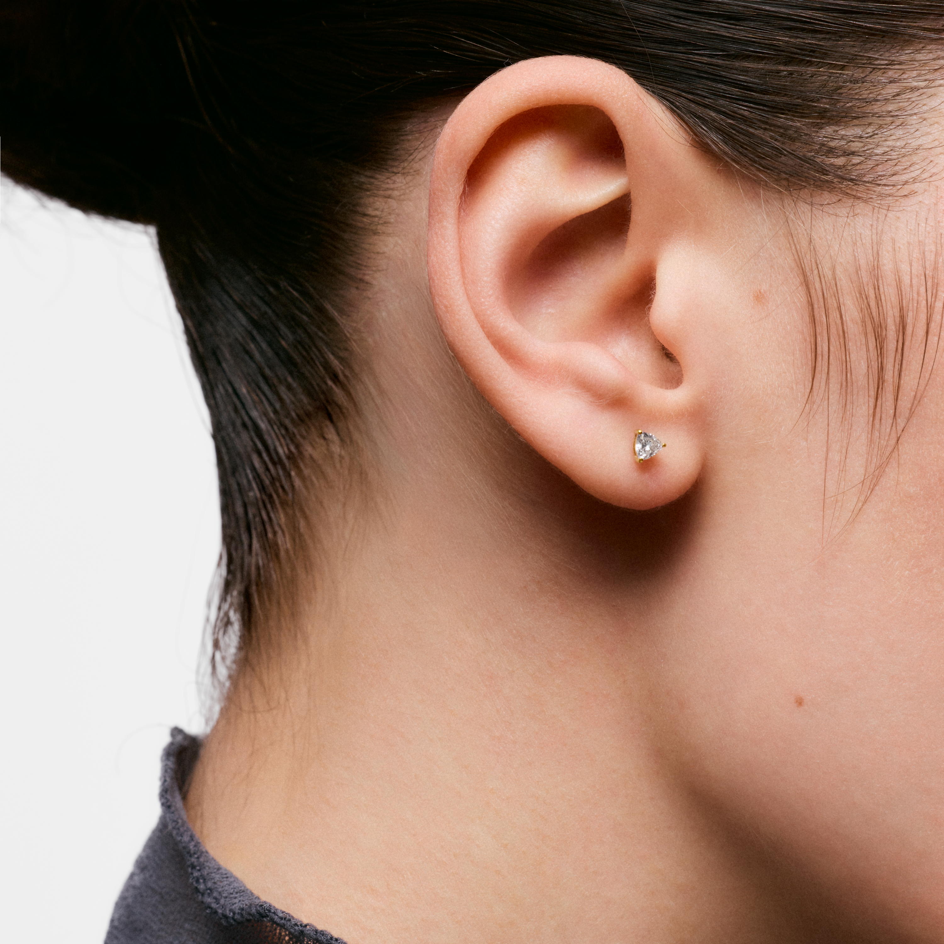 14K solid gold Ear piercing with 0.14ct lab-grown diamond Shine LGD