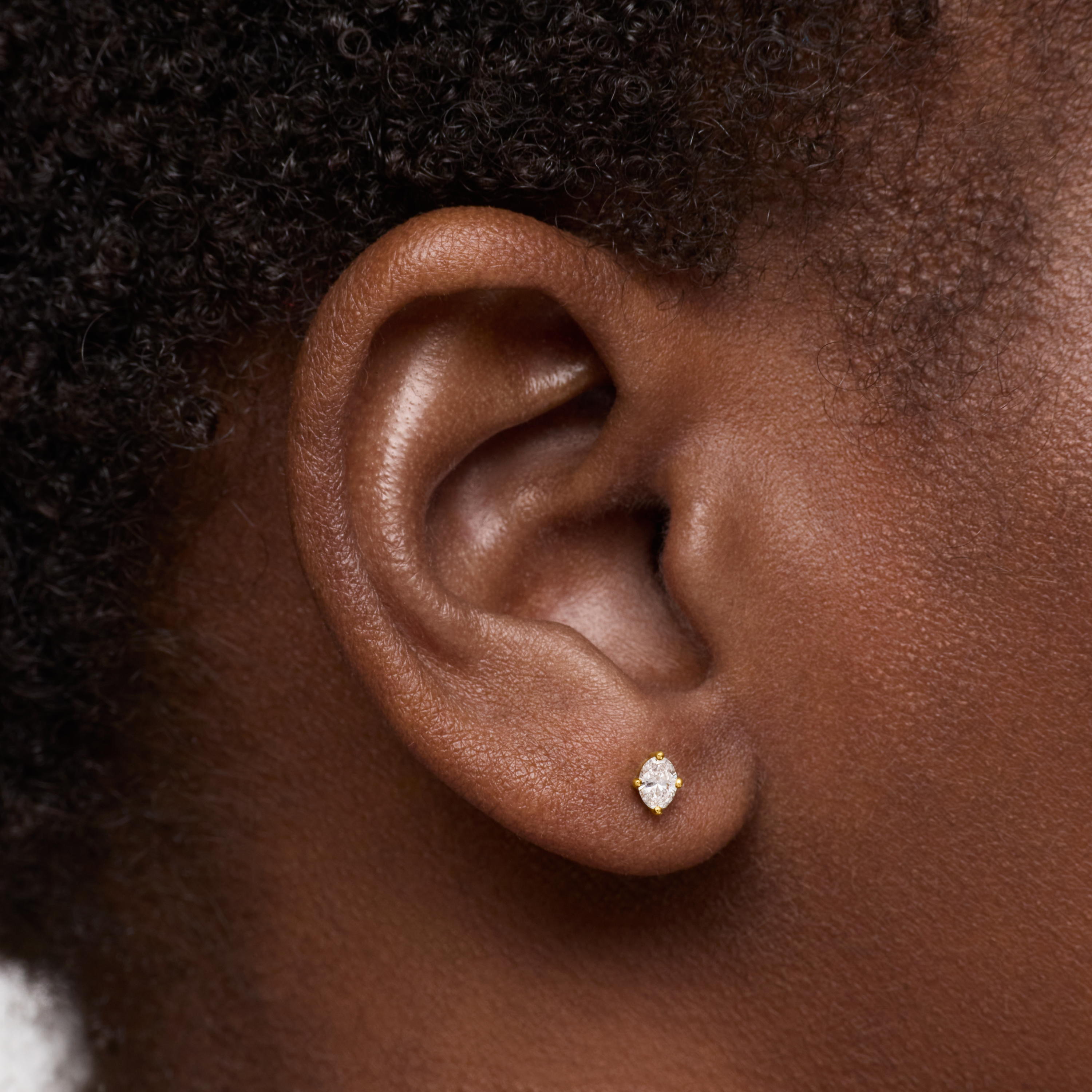 14K solid gold Ear piercing with 0.15ct lab-grown diamond Shine LGD