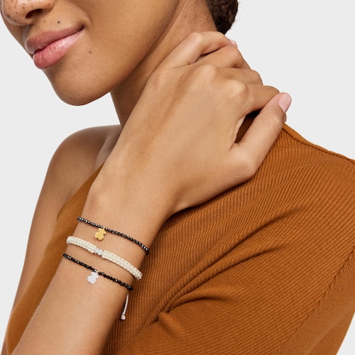 Pulsera elástica con hematita y oso con baño de oro 18 kt sobre plata TOUS Motivos