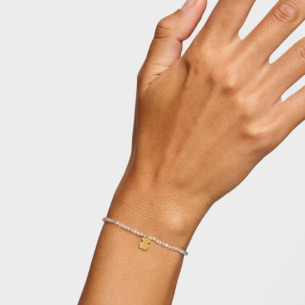 Pulseira el&aacute;stica com labradorite cinzenta e urso com banho de ouro de 18 K sobre prata TOUS Motivos