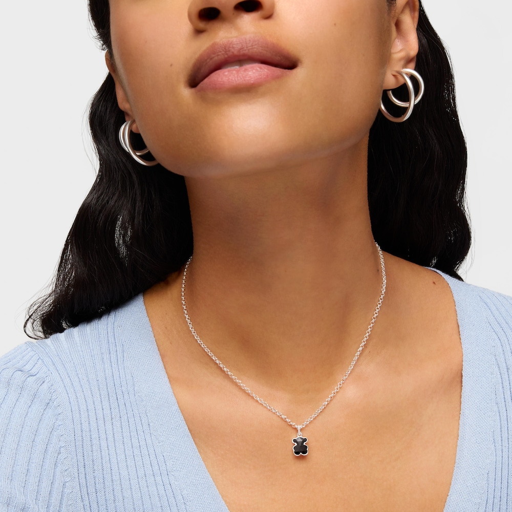 Kr&oacute;tki naszyjnik ze srebra z motywem misia z onyksu TOUS Icon Color