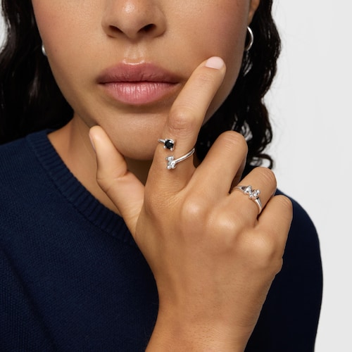 Anillo abierto espiral con oso de plata y espinela negra Cachito Mío