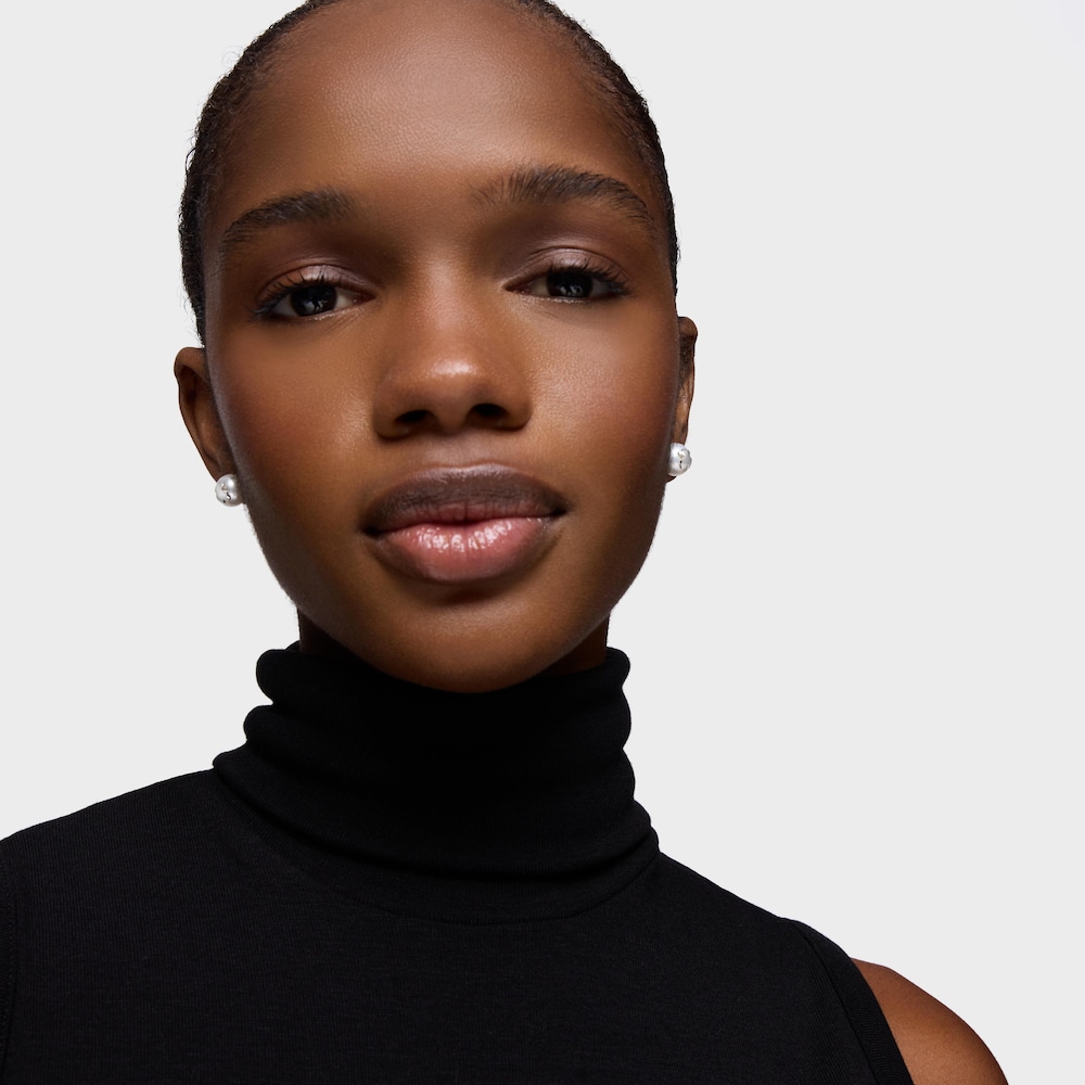 Stř&iacute;brn&eacute; N&aacute;u&scaron;nice o&nbsp;velikosti 10,5&nbsp;mm s&nbsp;uměle vypěstovanou perlou TOUS Icon Pearl