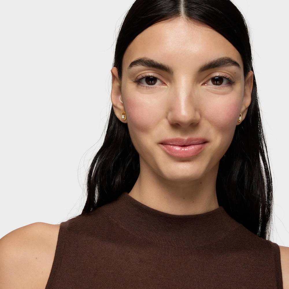 Pendientes con ba&ntilde;o de oro 18 kt sobre plata y n&aacute;car Camille